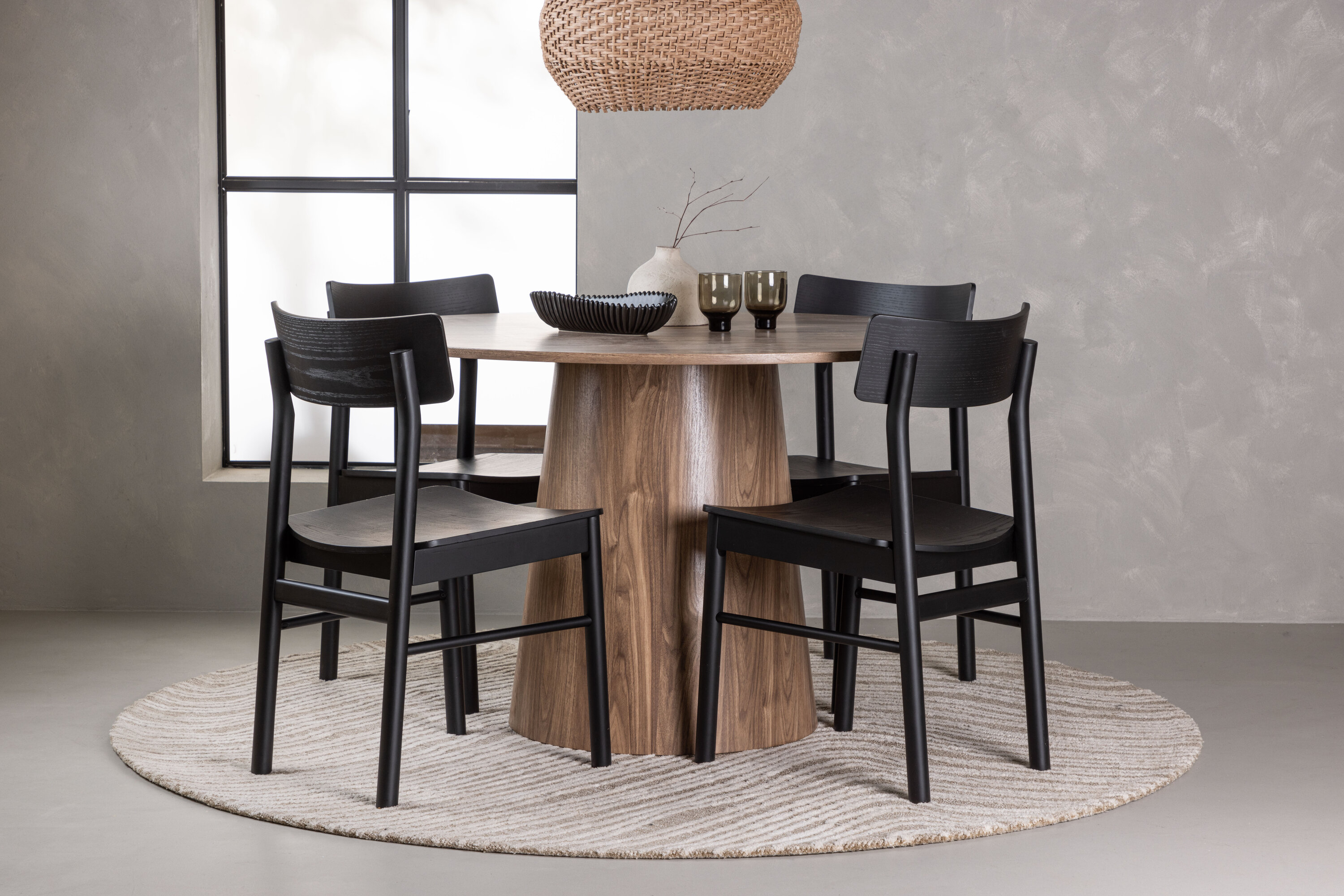 deLOHN Montros Kör alakú étkezőgarnitúra deLOHN Montros Kör alakú étkezőgarnitúra