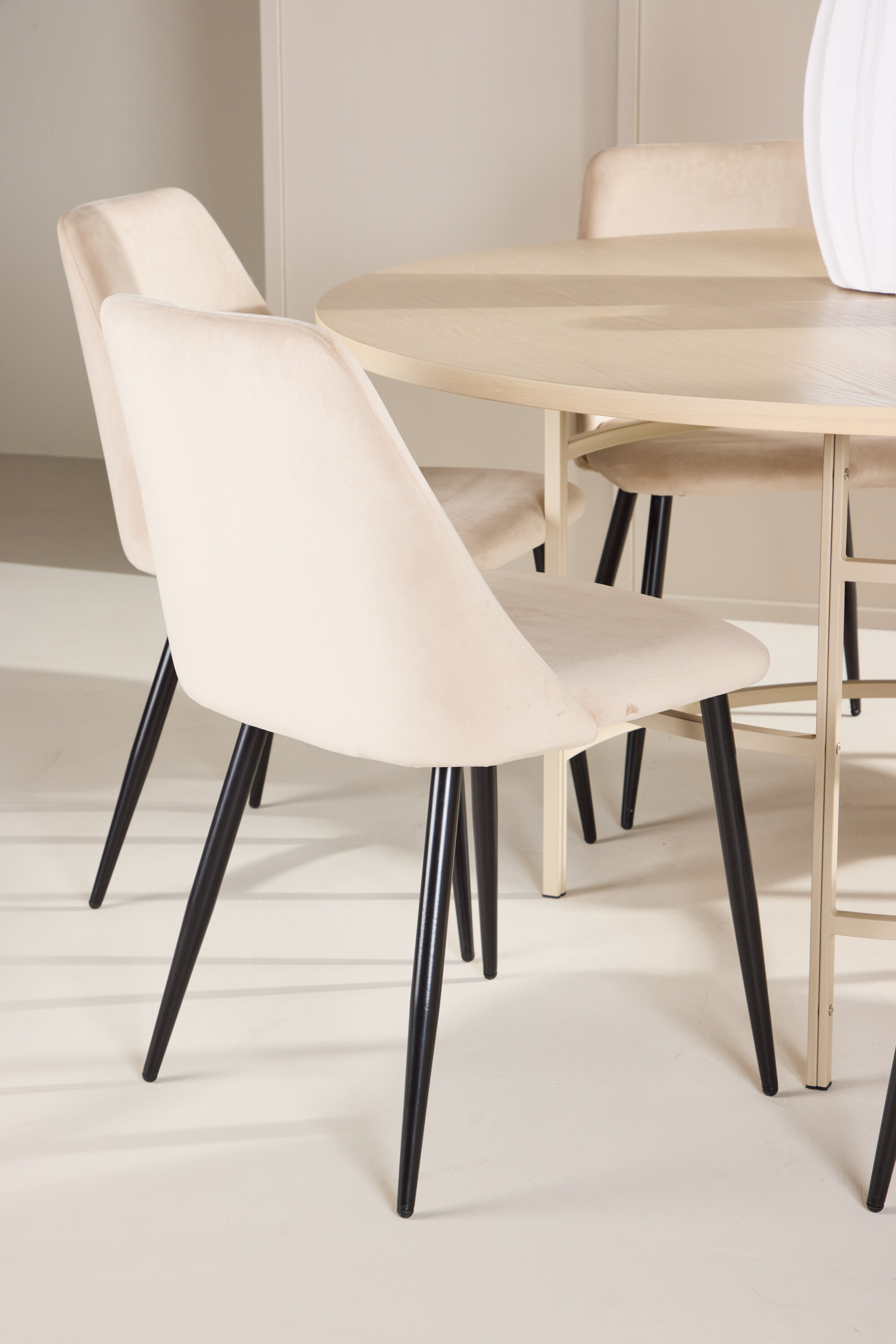 deLOHN Copenhagen, Night Kör alakú étkezőgarnitúra