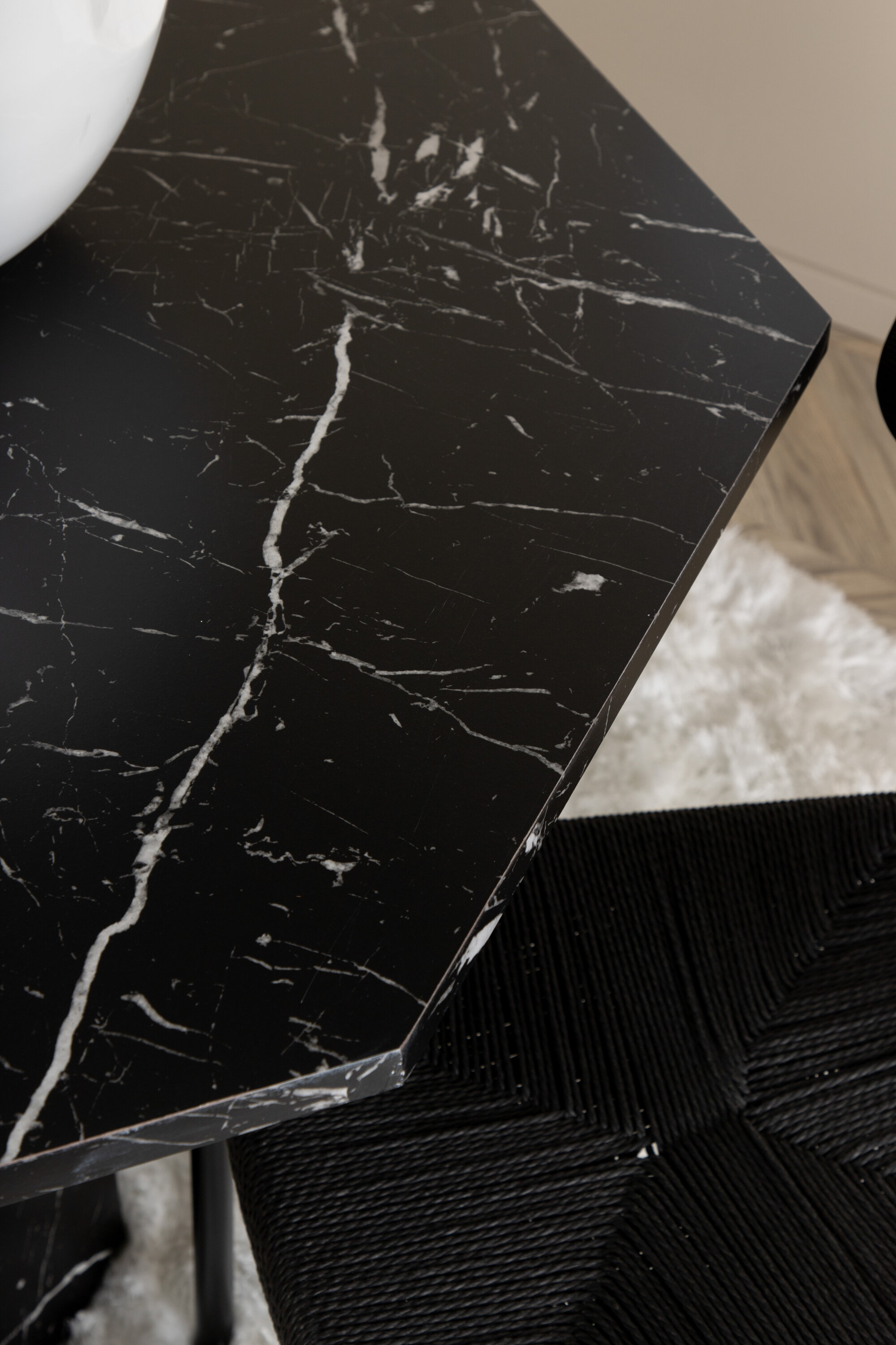 deLOHN Polly, Marbs Kör alakú étkezőgarnitúra