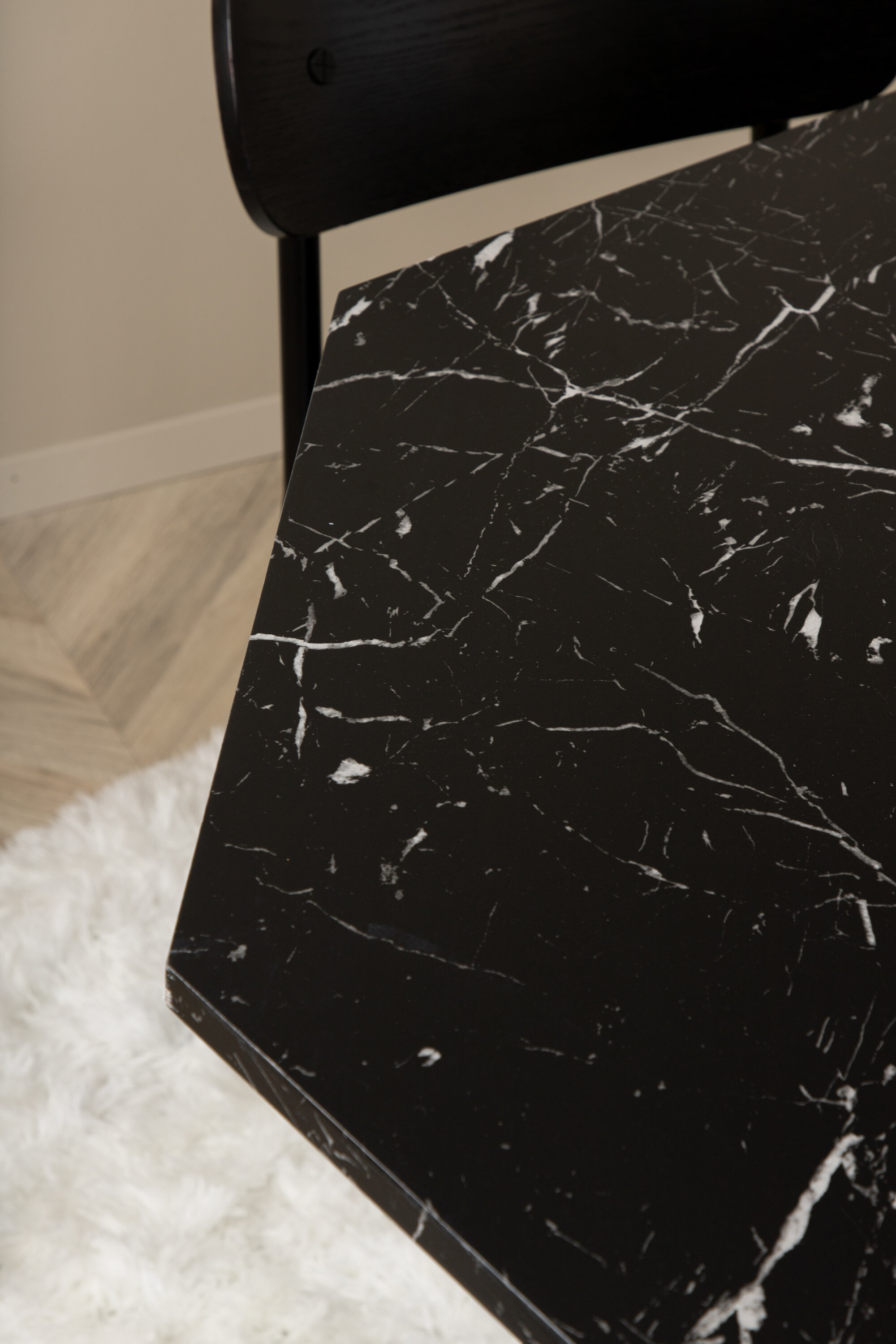 deLOHN Polly, Marbs Kör alakú étkezőgarnitúra