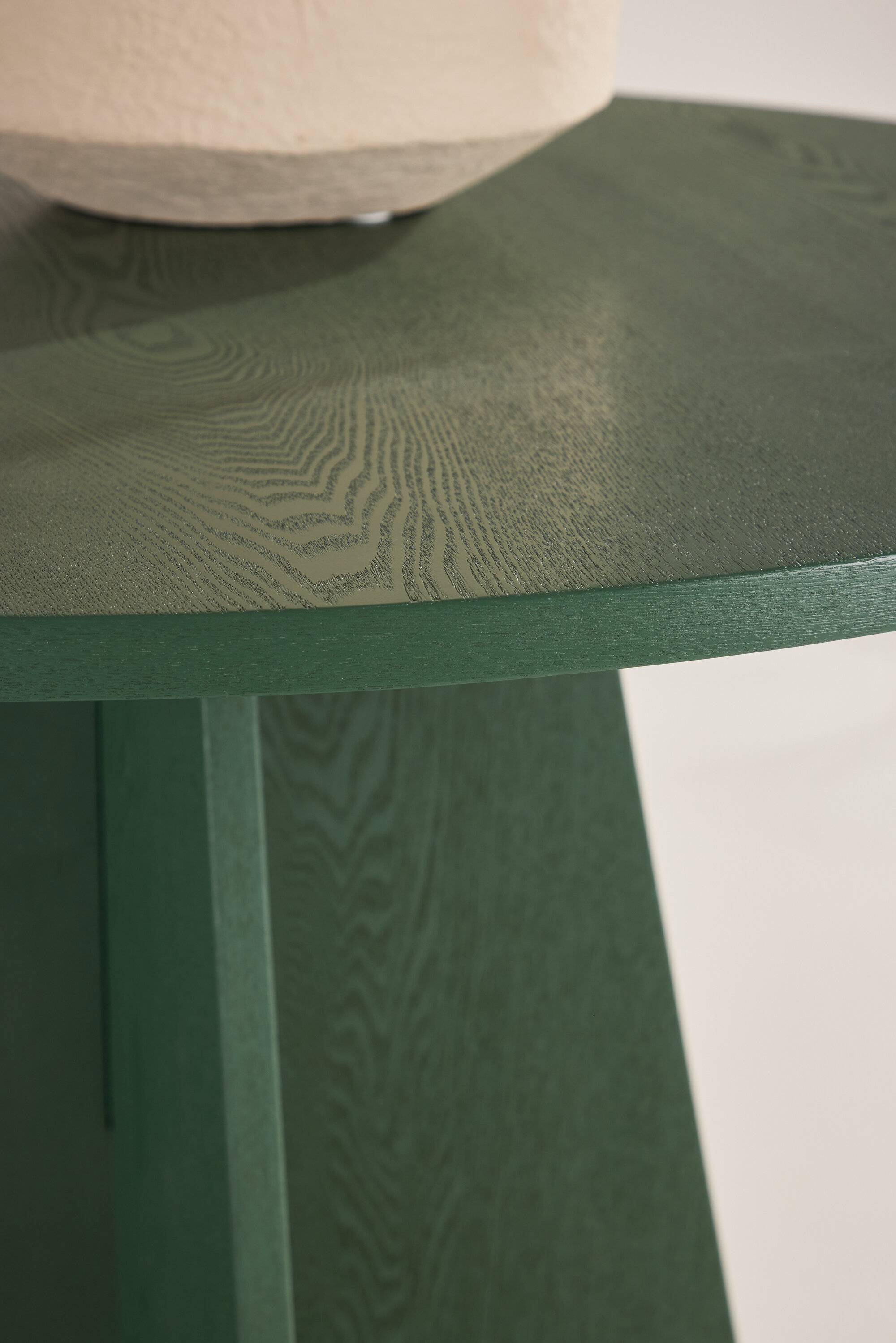 deLOHN Bootcut Kerek étkezőasztal