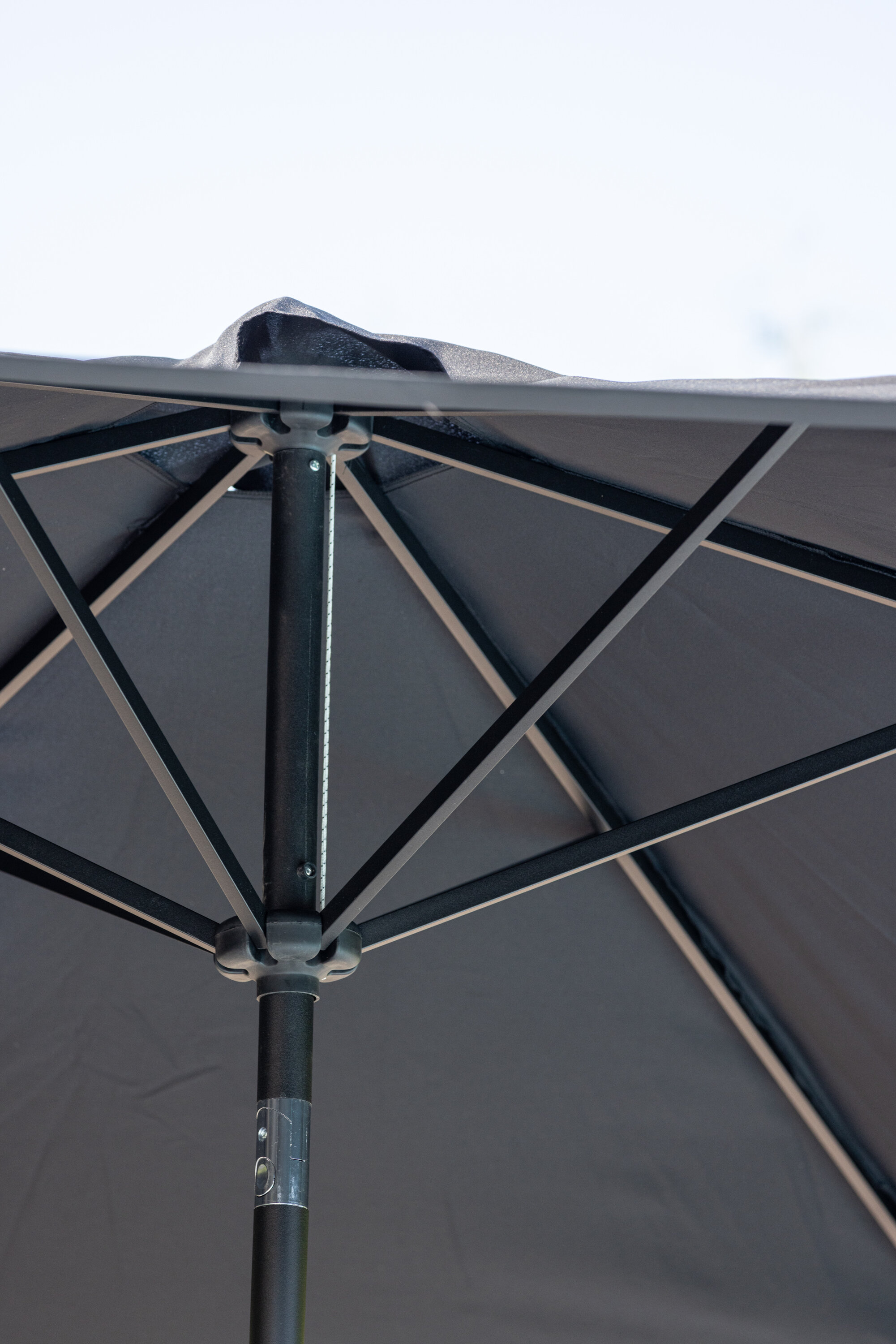 deLOHN Leeds Napernyő