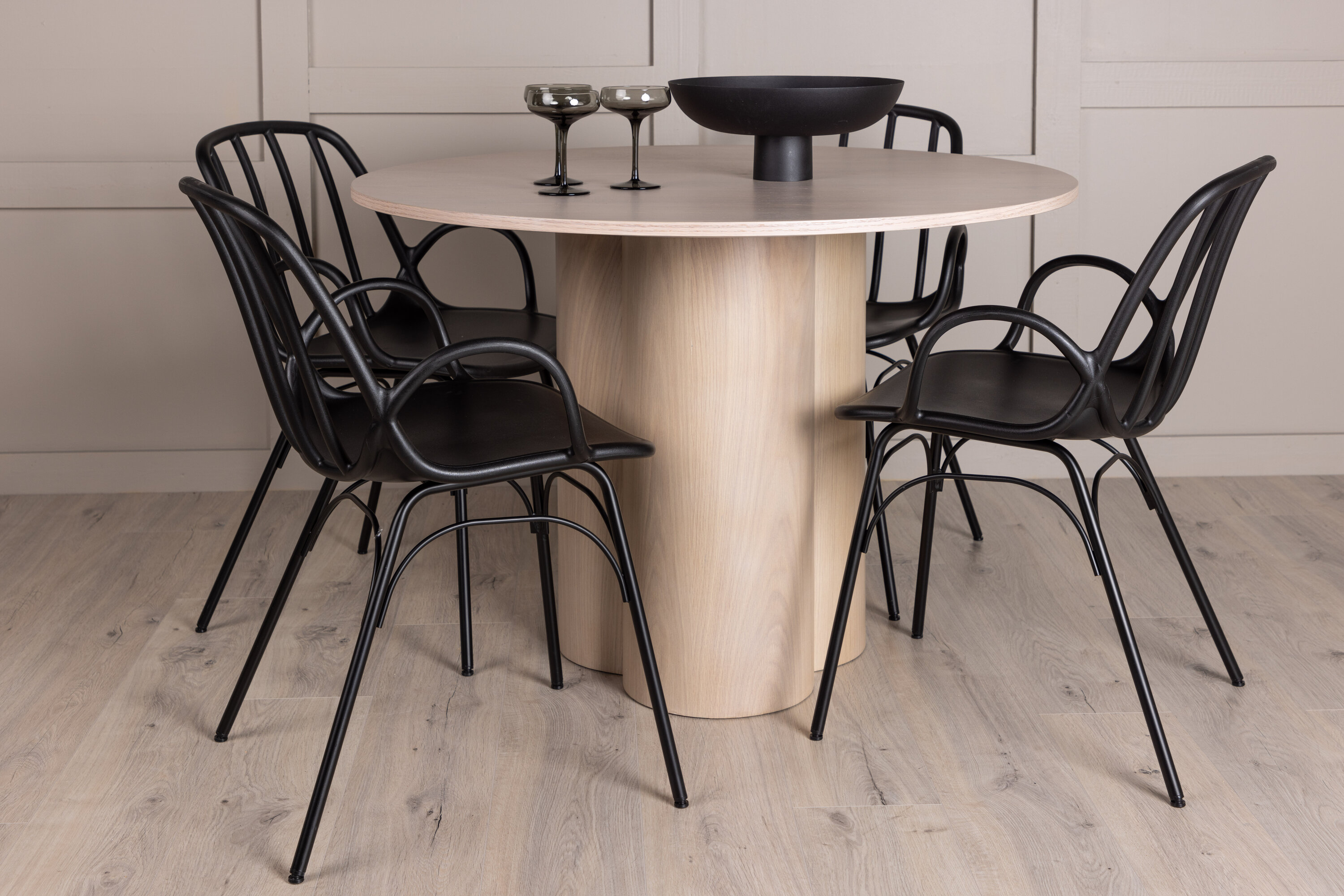 deLOHN Olivia, Dyrön Kör alakú étkezőgarnitúra