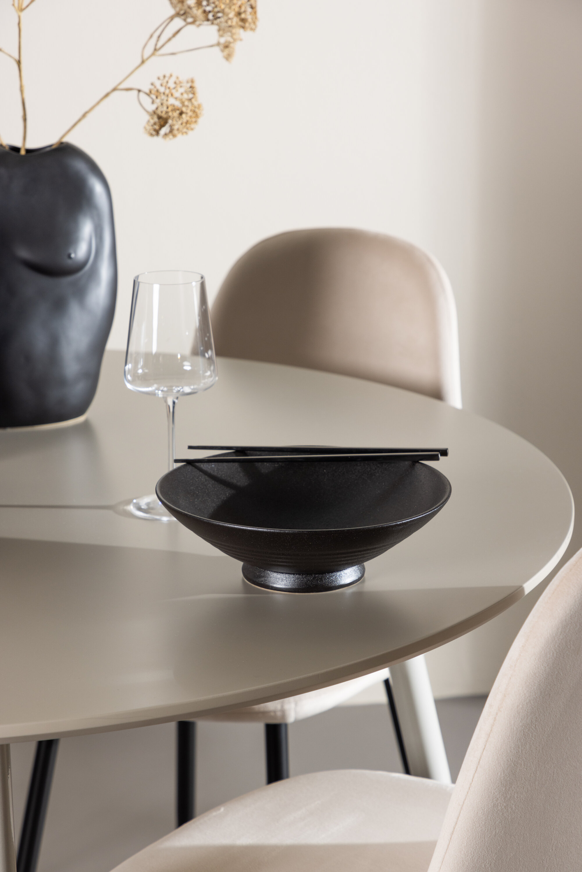 deLOHN Plaza, Polar Kör alakú étkezőgarnitúra deLOHN Plaza, Polar Kör alakú étkezőgarnitúra