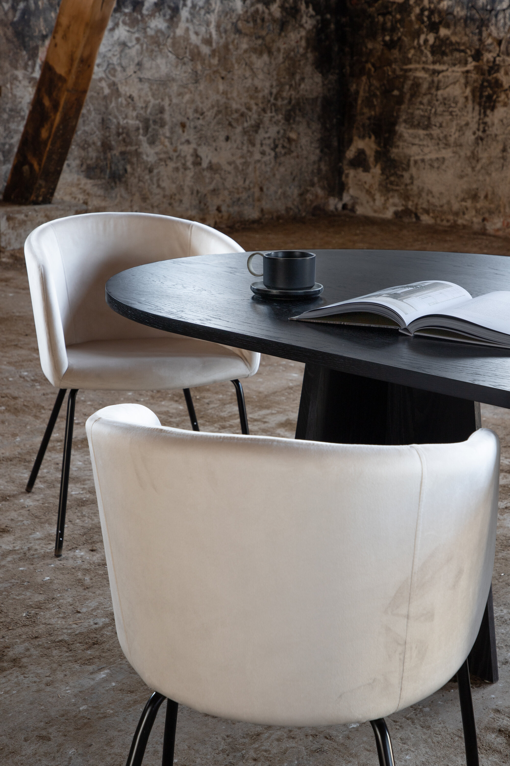 deLOHN Bootcut Ovális étkezőasztal