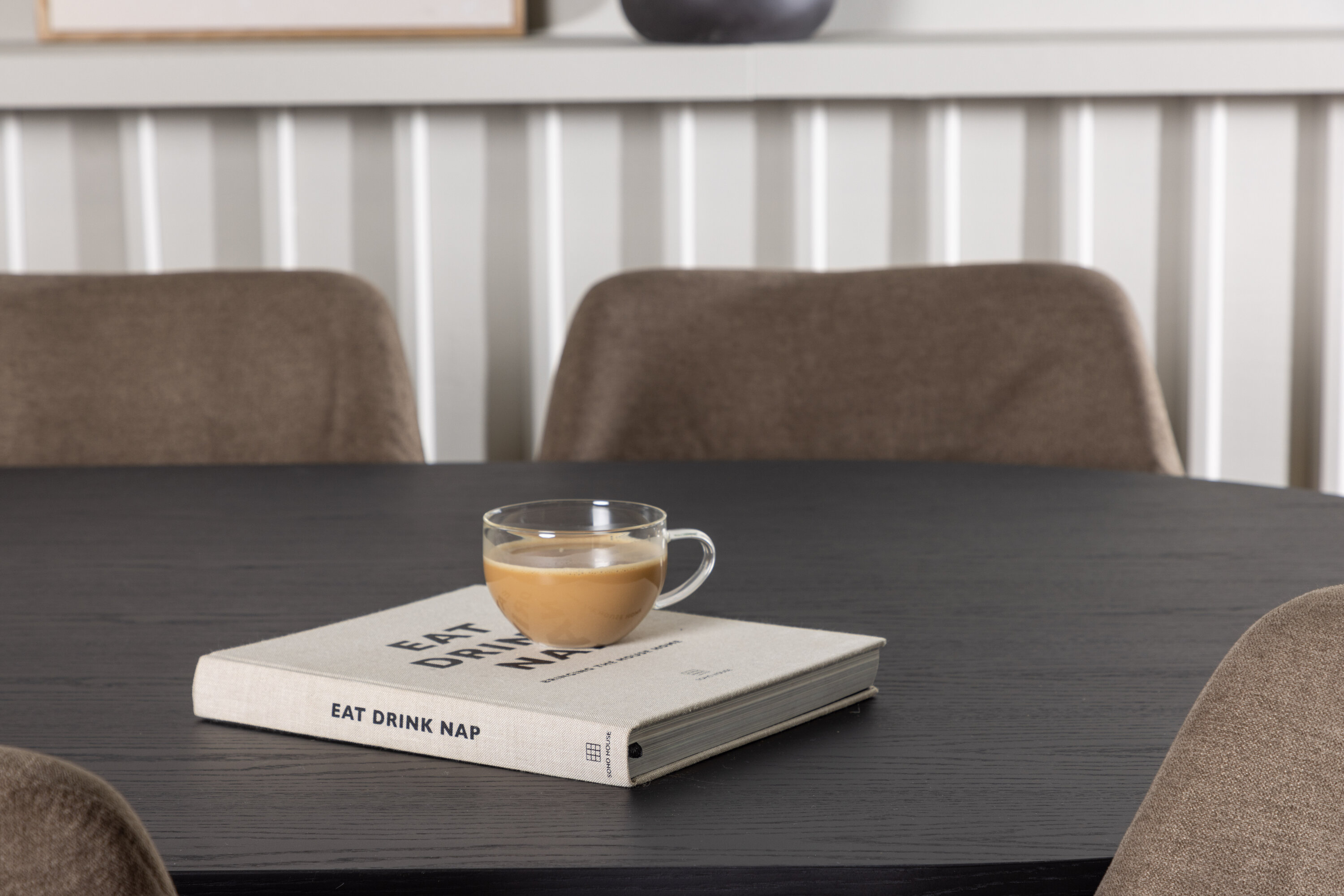 deLOHN Tomorrow Ovális étkezőgarnitúra