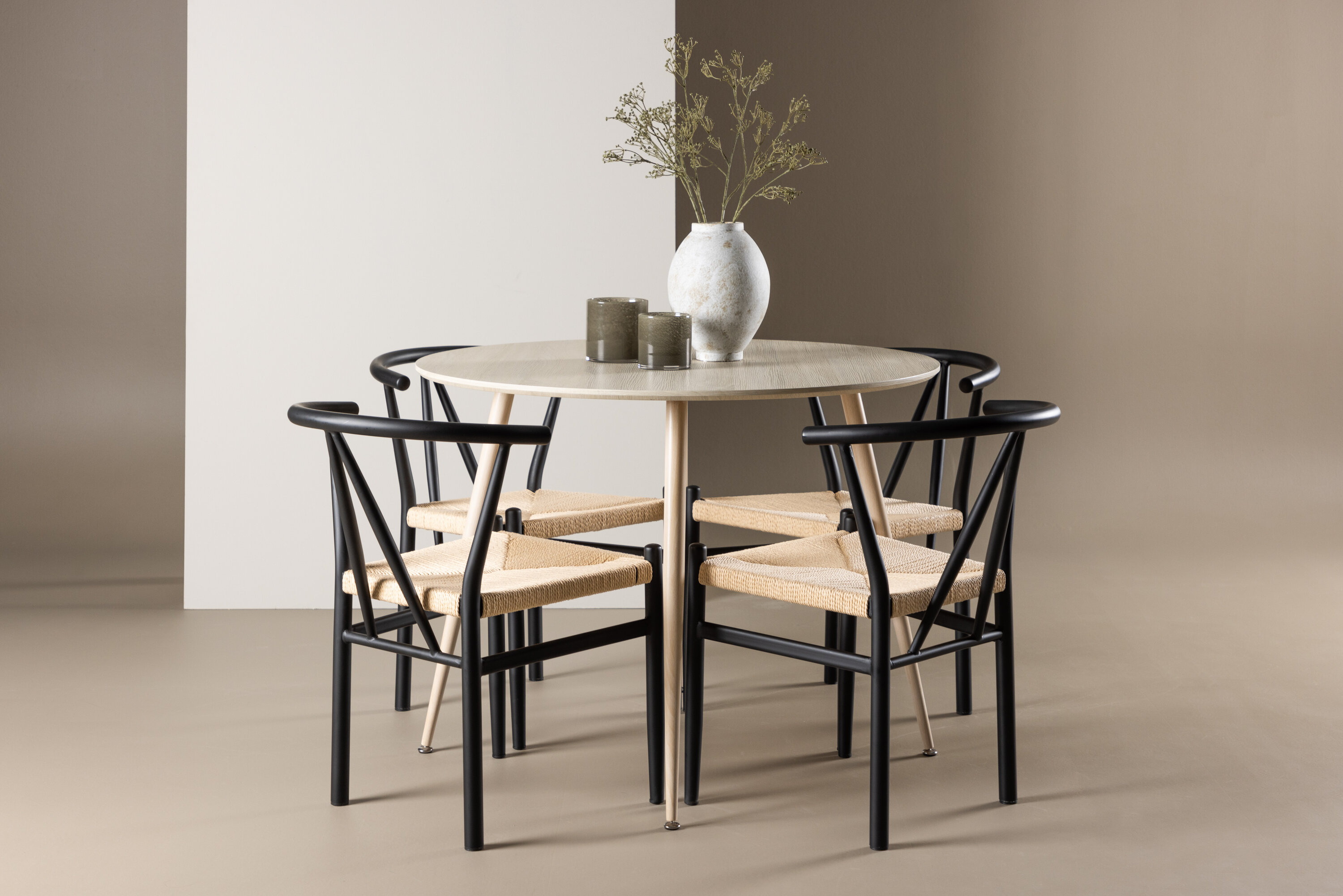 deLOHN Plaza, Alfons Kör alakú étkezőgarnitúra deLOHN Plaza, Alfons Kör alakú étkezőgarnitúra