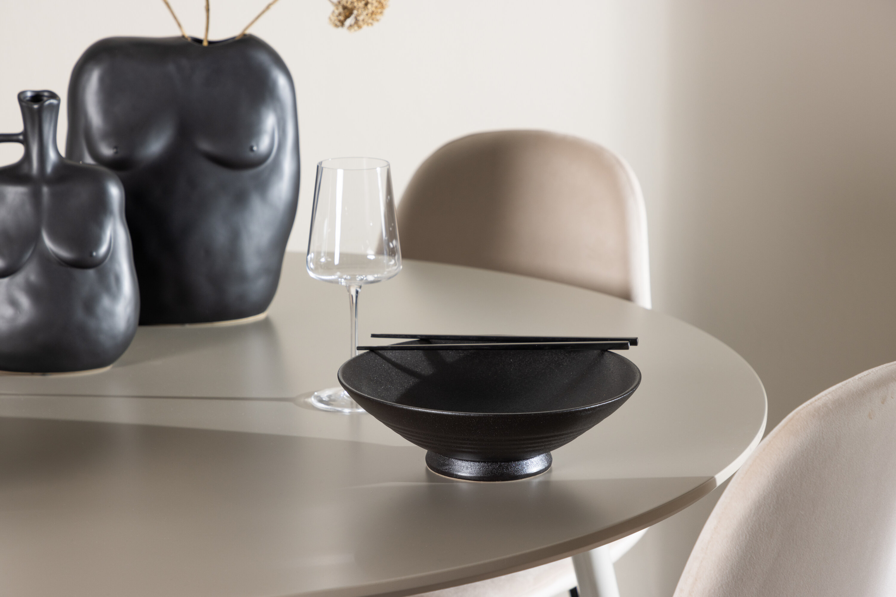 deLOHN Plaza, Polar Kör alakú étkezőgarnitúra deLOHN Plaza, Polar Kör alakú étkezőgarnitúra