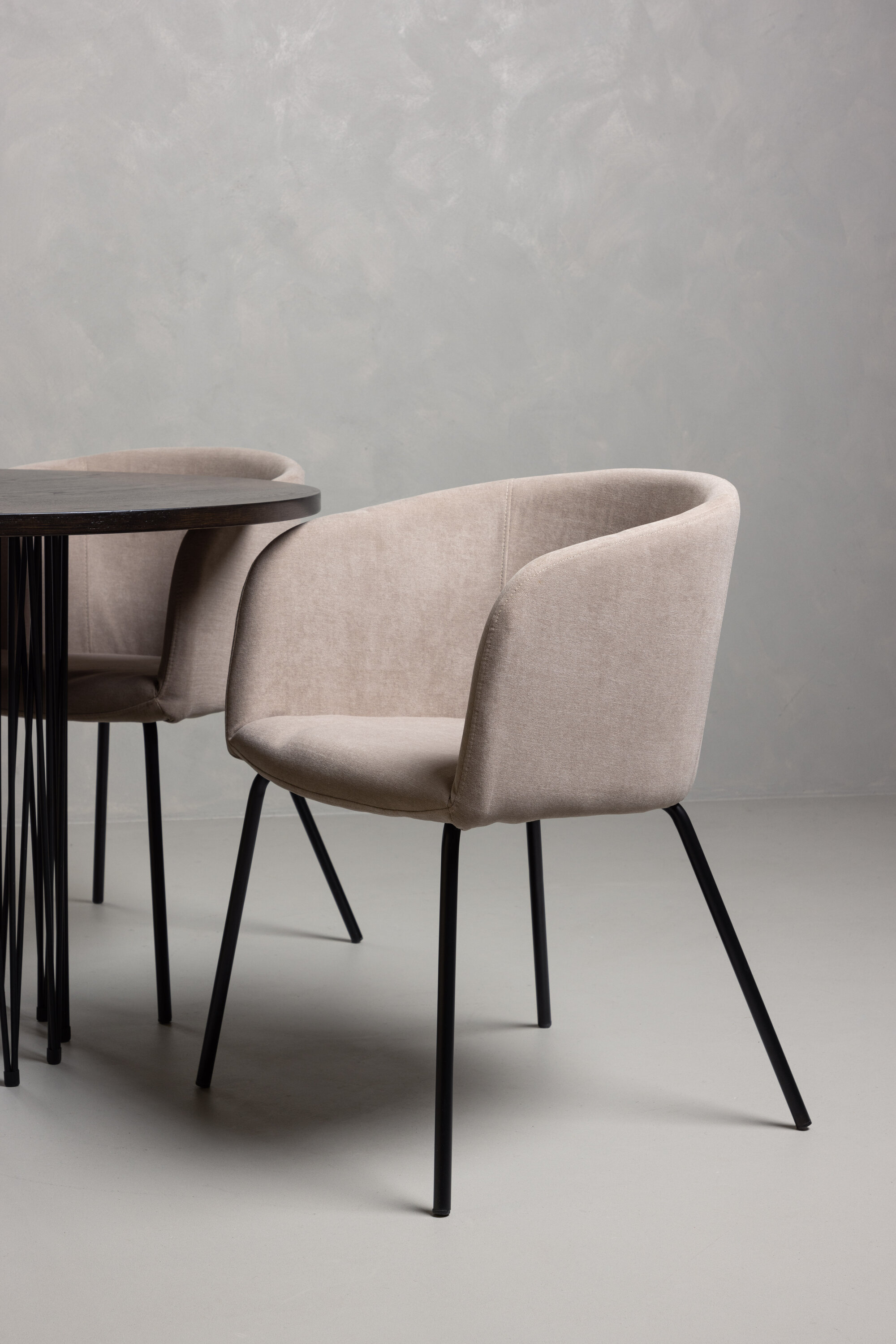 deLOHN Stone round, Berit Kör alakú étkezőgarnitúra deLOHN Stone round, Berit Kör alakú étkezőgarnitúra