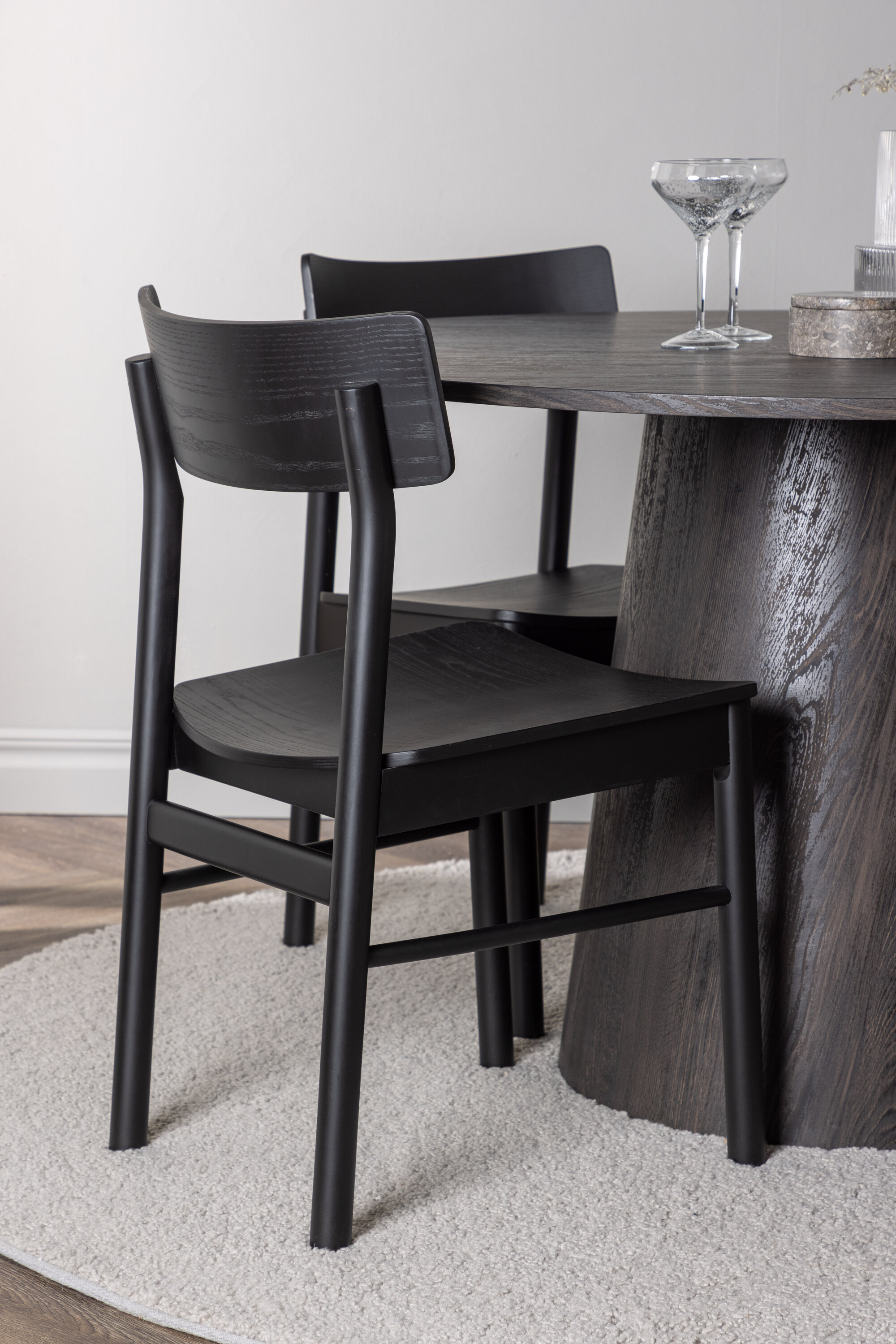 deLOHN Montros Kör alakú étkezőgarnitúra deLOHN Montros Kör alakú étkezőgarnitúra