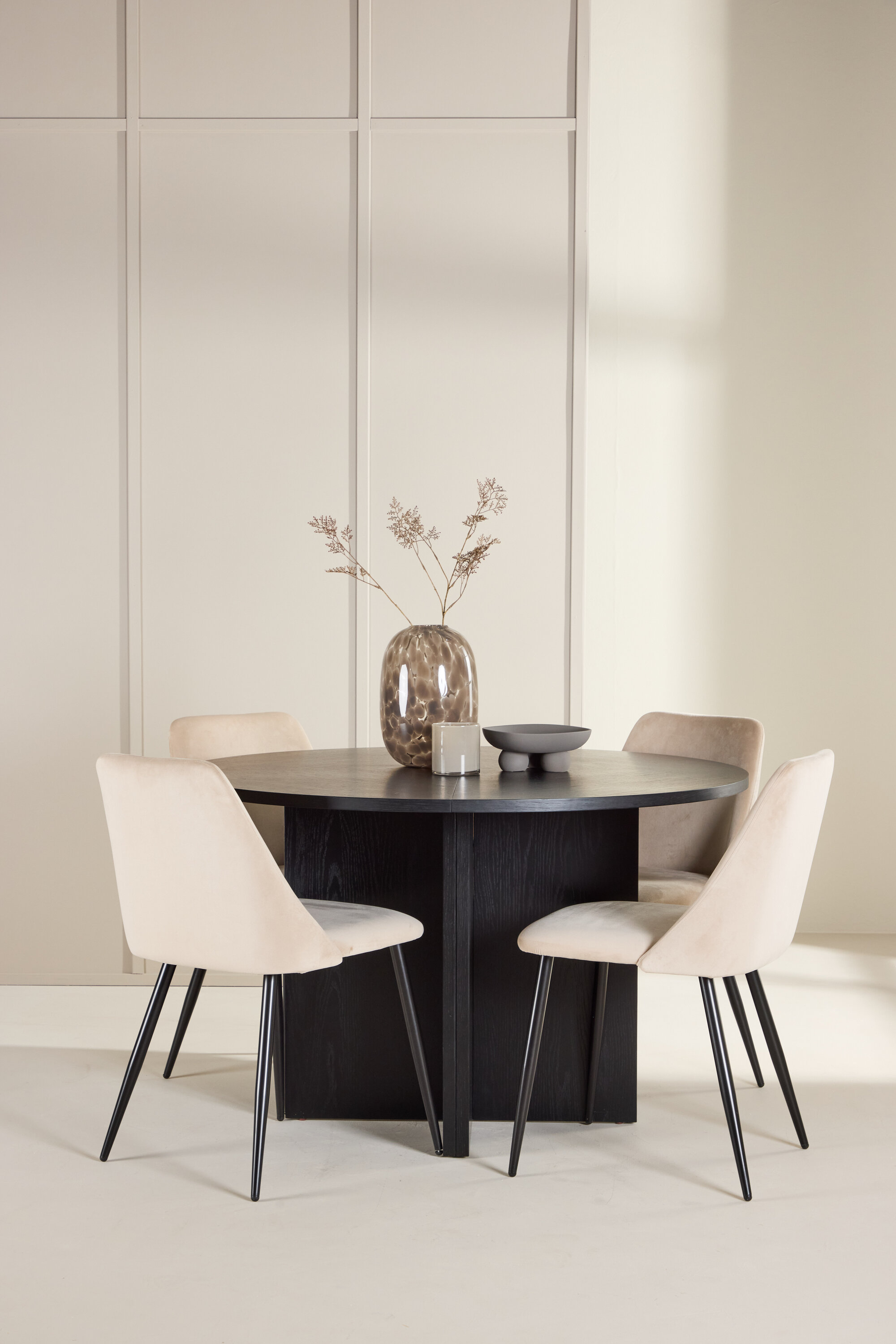 deLOHN Strada, Night Ovális étkezőgarnitúra deLOHN Strada, Night Ovális étkezőgarnitúra