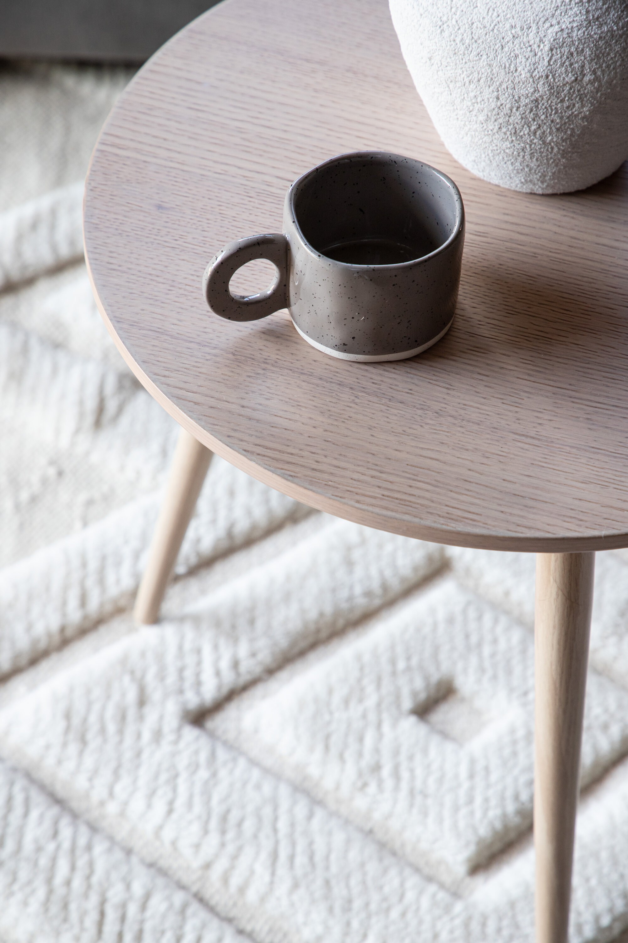 deLOHN Askim Kisasztal