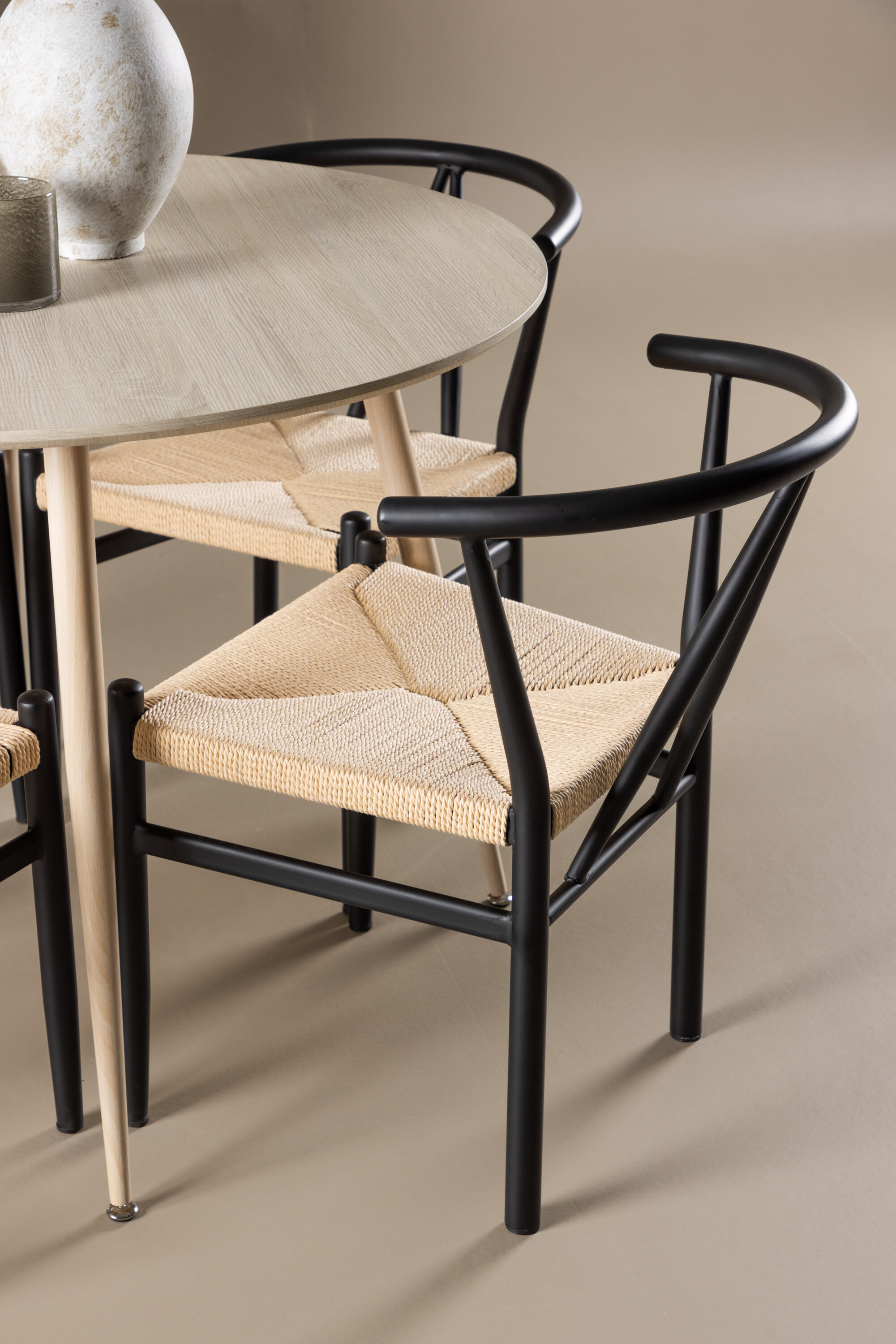 deLOHN Plaza, Alfons Kör alakú étkezőgarnitúra deLOHN Plaza, Alfons Kör alakú étkezőgarnitúra