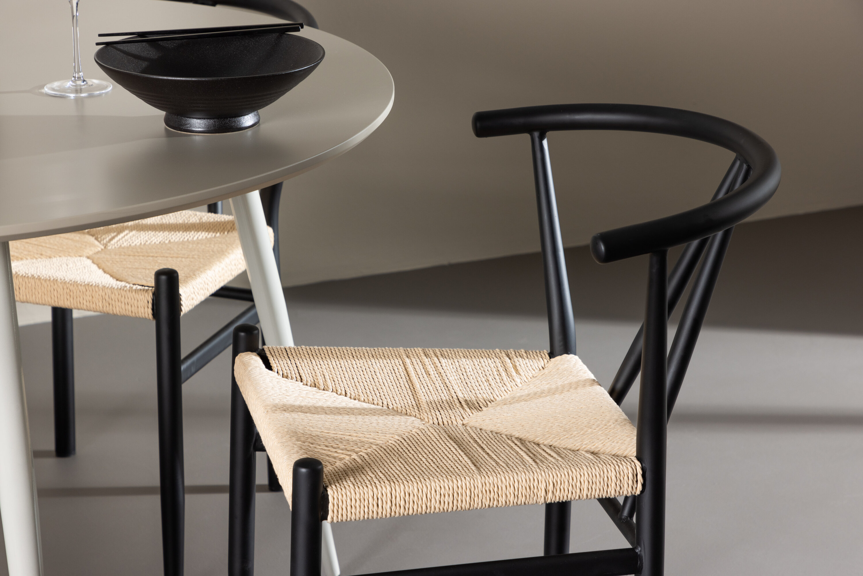 deLOHN Plaza, Alfons Kör alakú étkezőgarnitúra