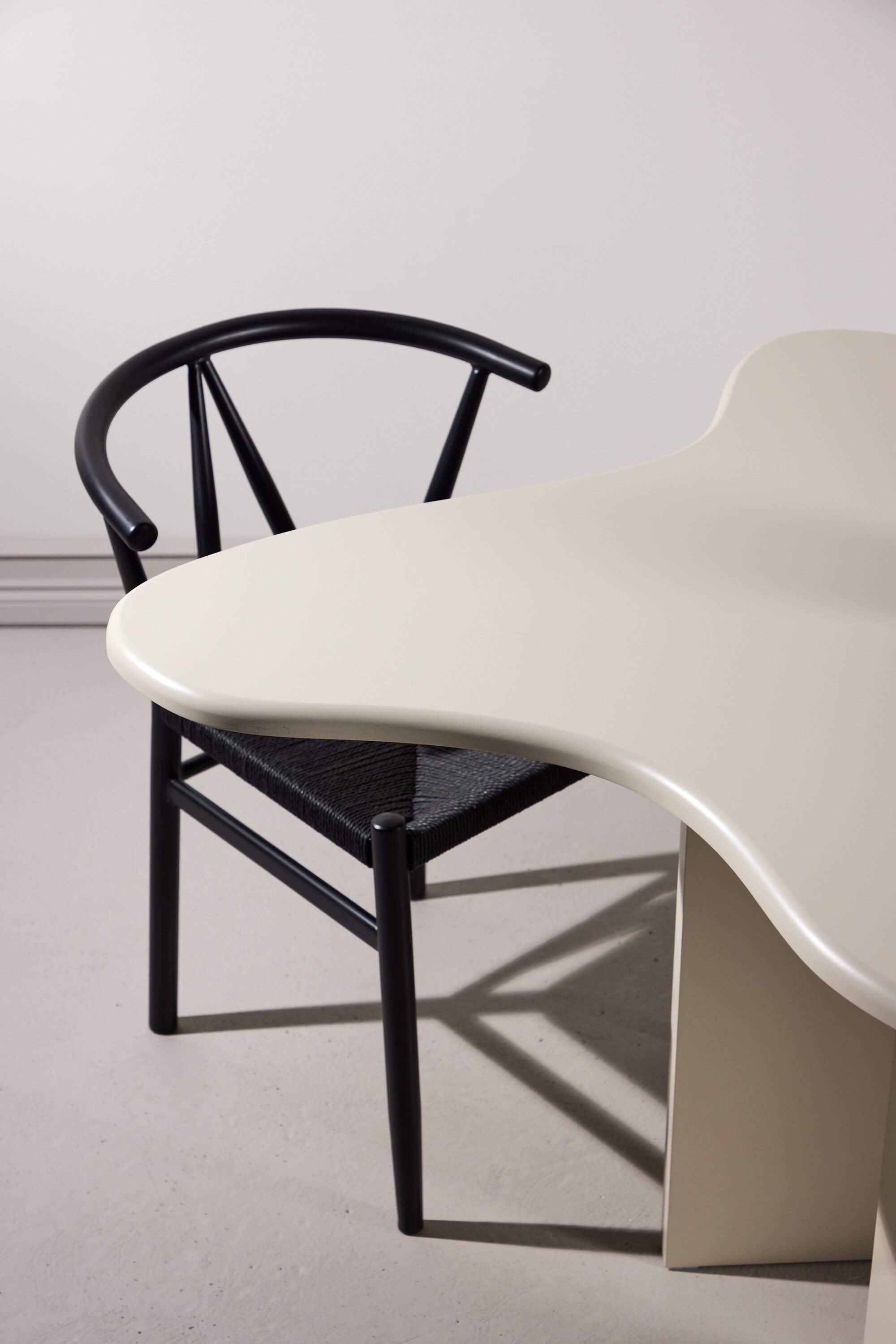 deLOHN Flower Ovális étkezőasztal