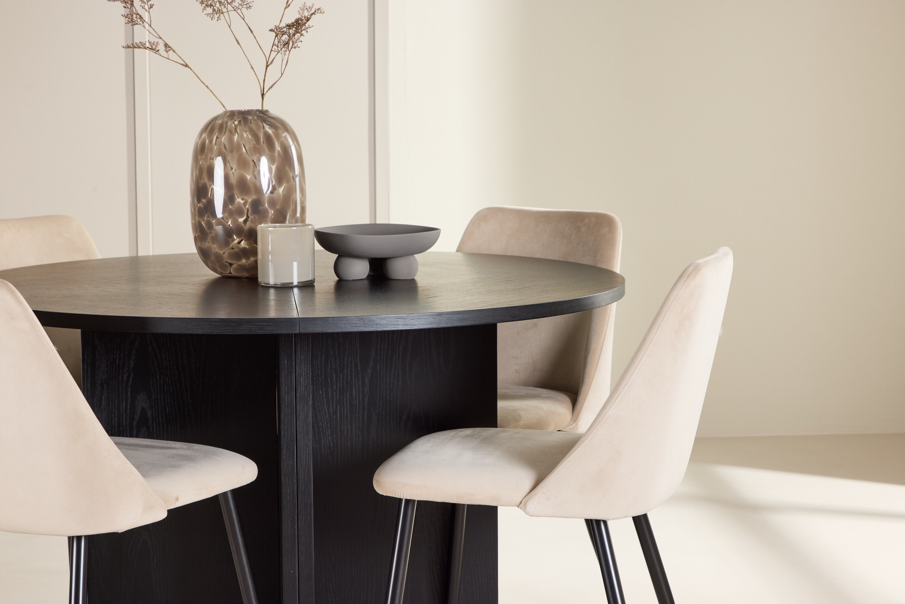 deLOHN Strada, Night Ovális étkezőgarnitúra deLOHN Strada, Night Ovális étkezőgarnitúra