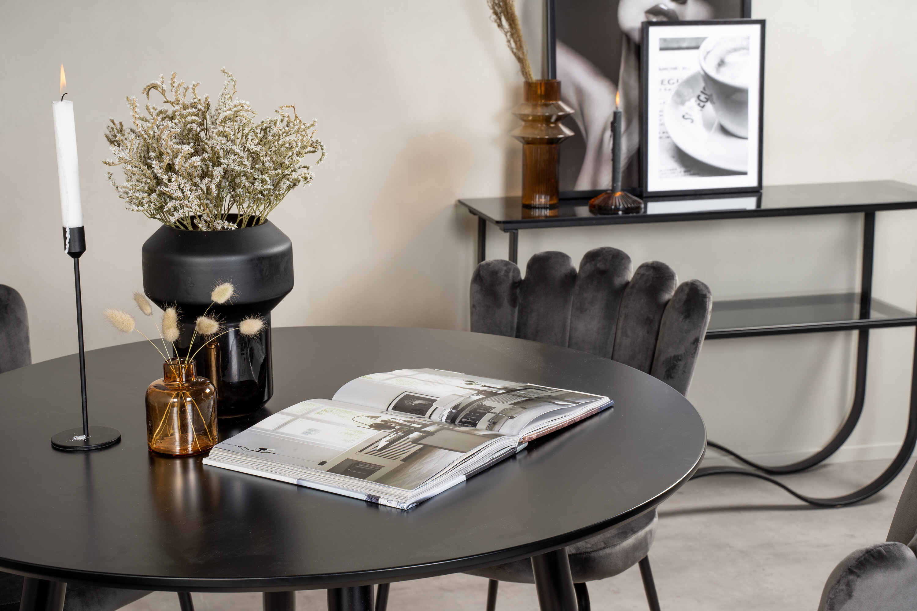 deLOHN Limhamn, Plaza Kör alakú étkezőgarnitúra