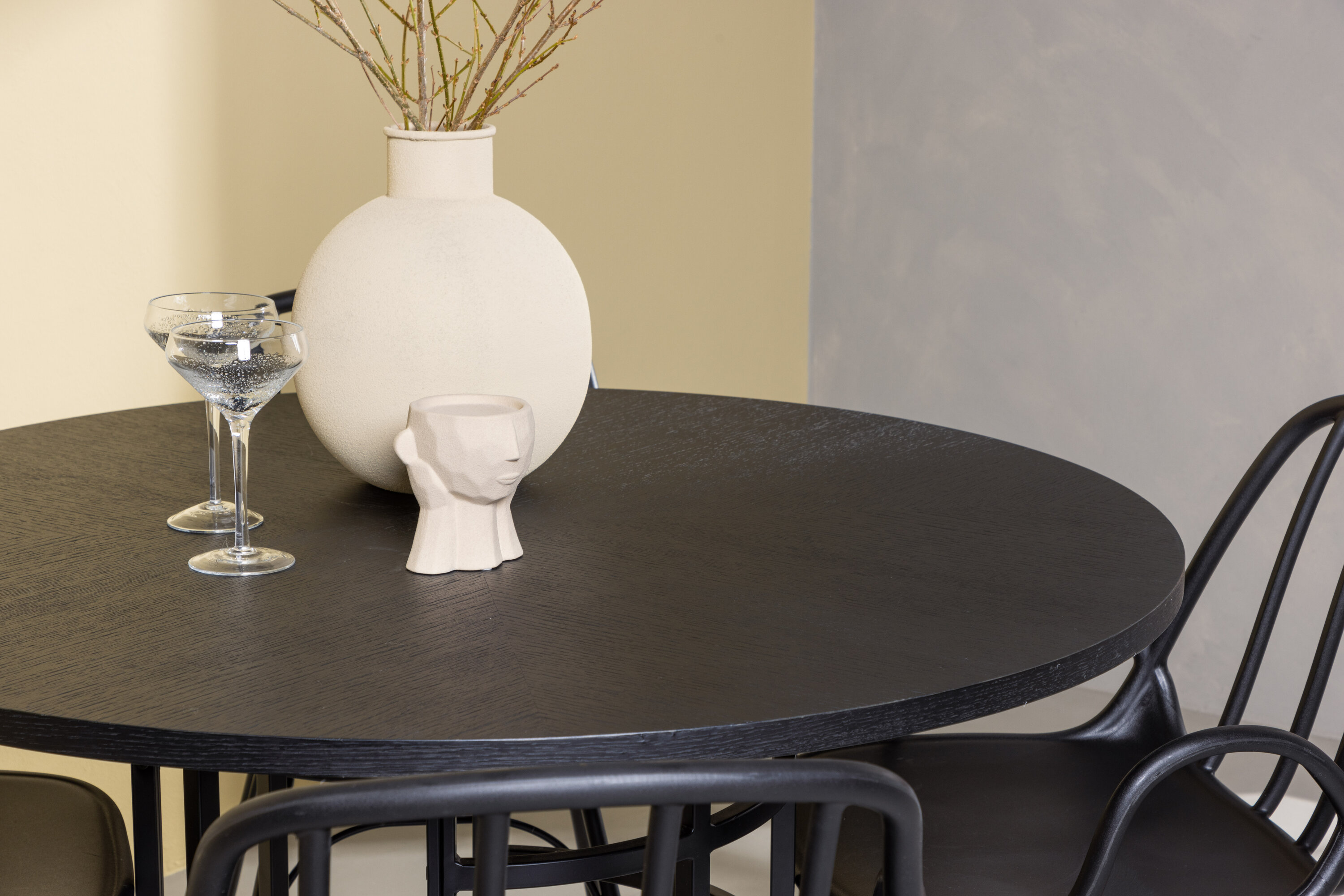 deLOHN Copenhagen, Dyrön Kör alakú étkezőgarnitúra