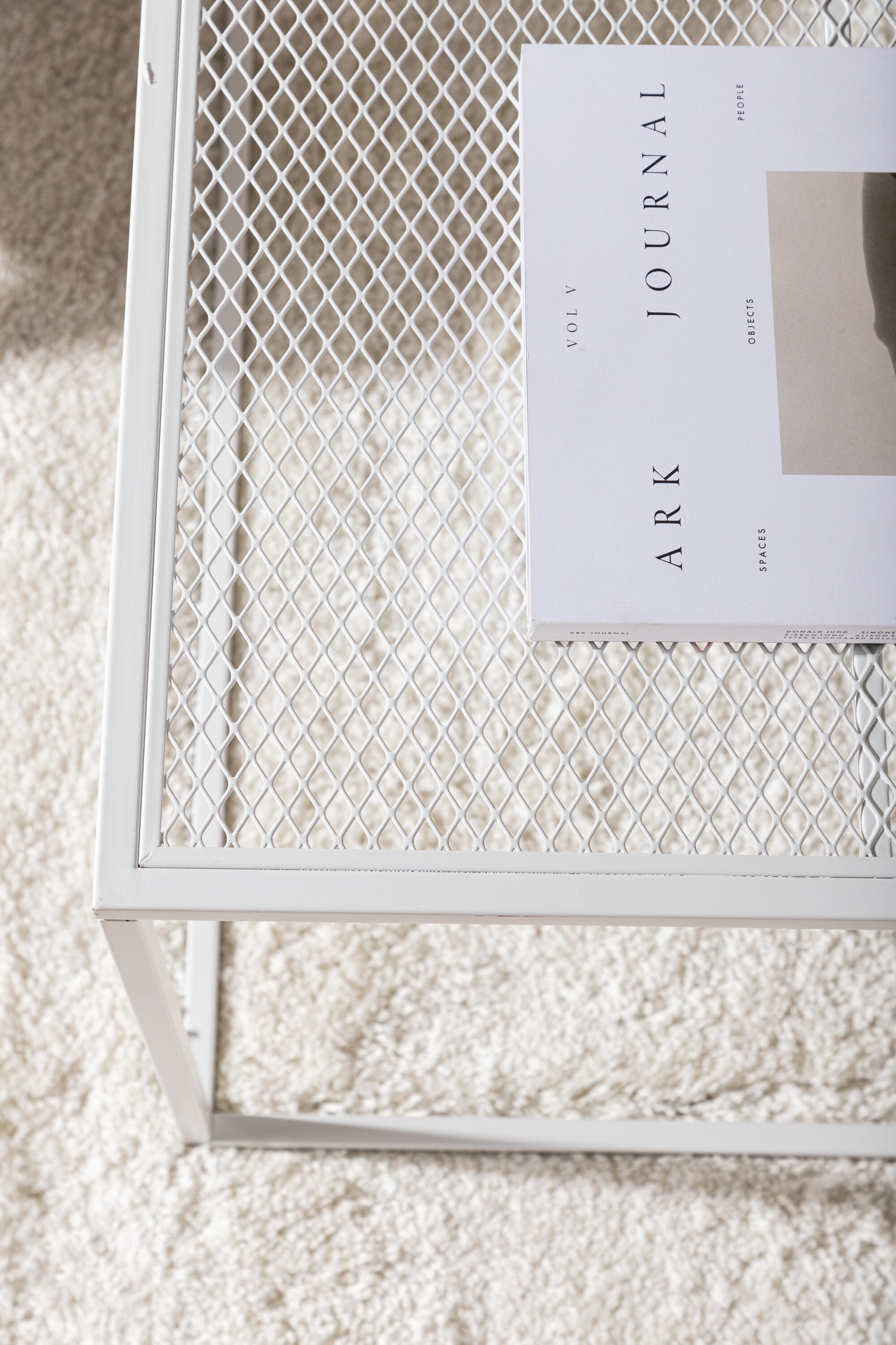 deLOHN Netz Dohányzóasztal