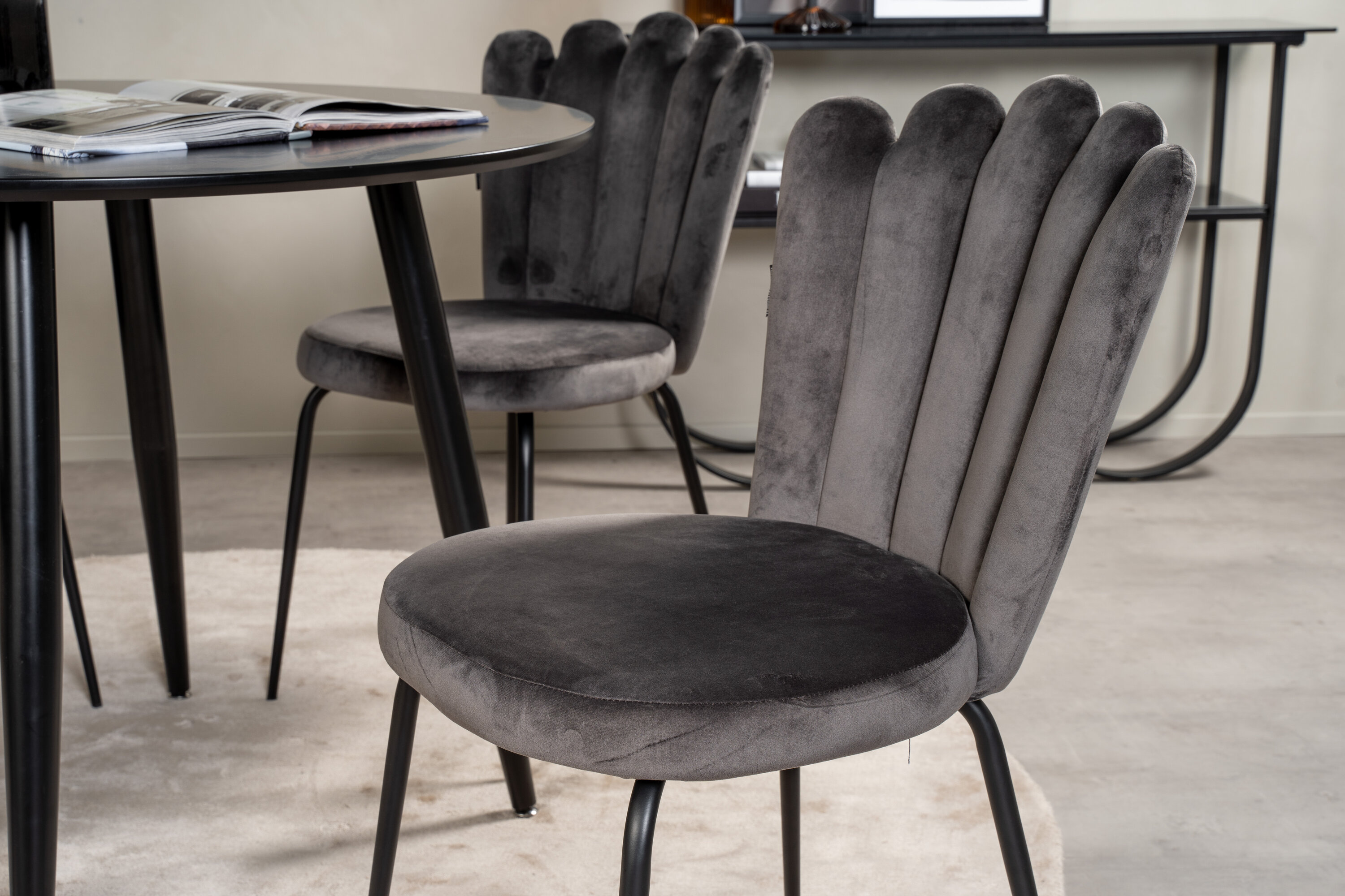 deLOHN Limhamn, Plaza Kör alakú étkezőgarnitúra