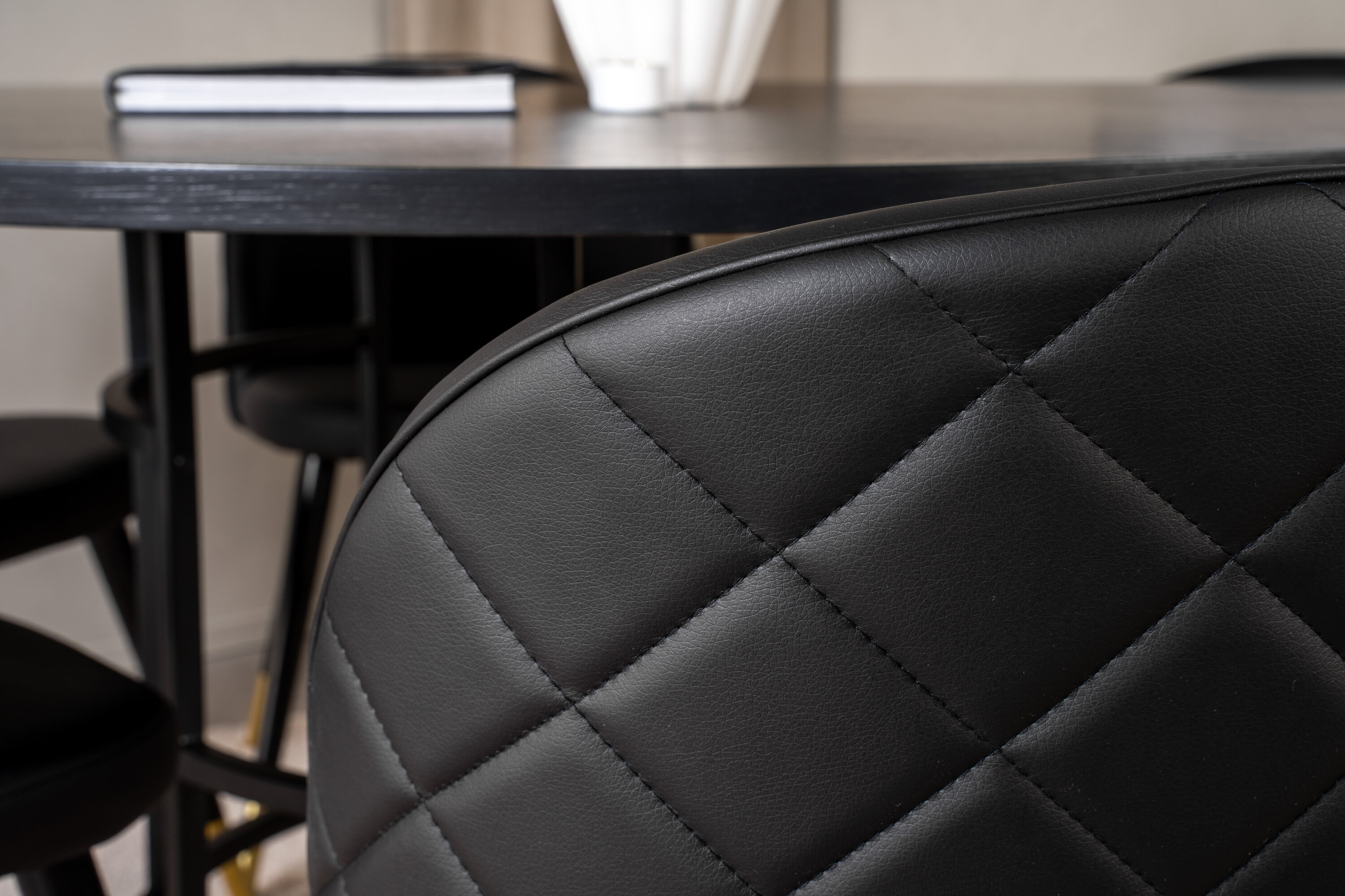 deLOHN Copenhagen, Velvet Kör alakú étkezőgarnitúra deLOHN Copenhagen, Velvet Kör alakú étkezőgarnitúra