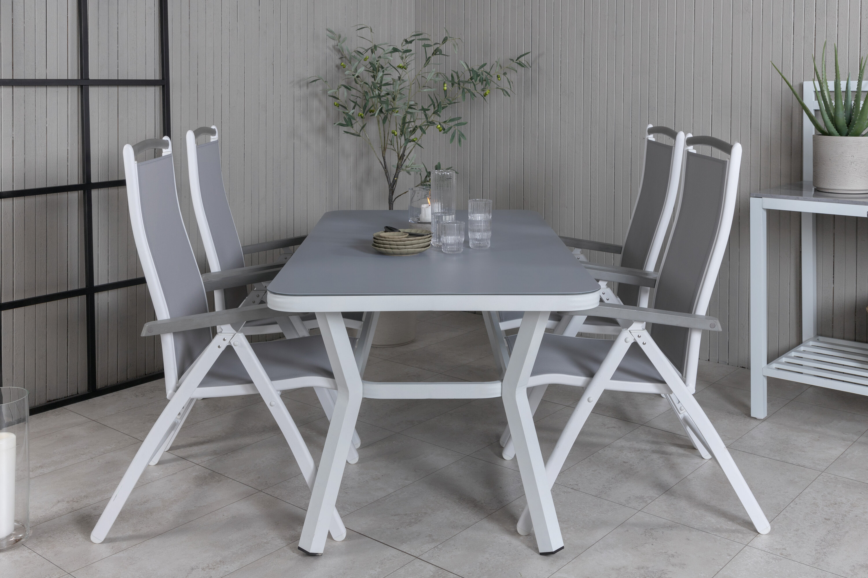 deLOHN Virya, Albany Étkezőgarnitúra