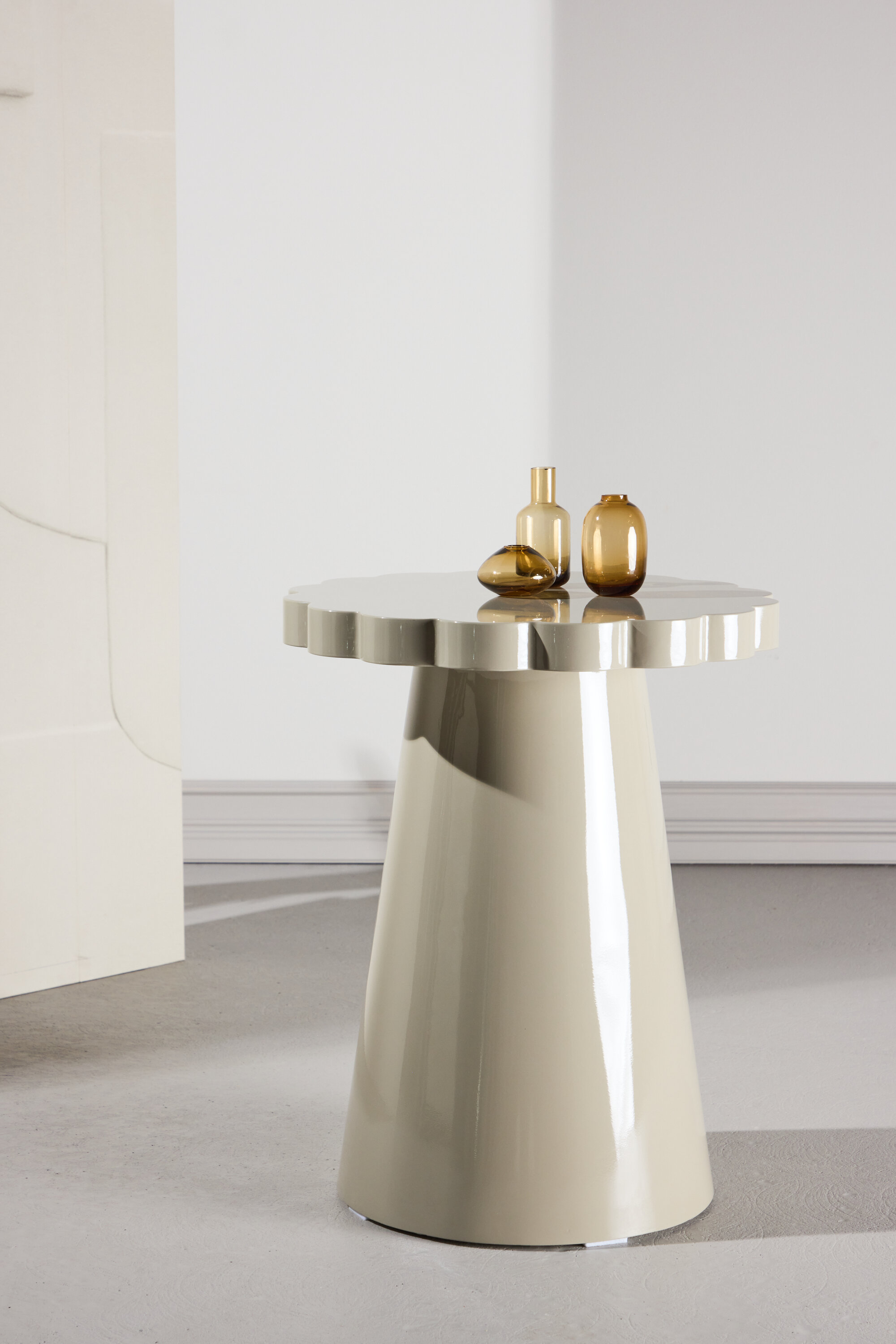 deLOHN Krull Kisasztal