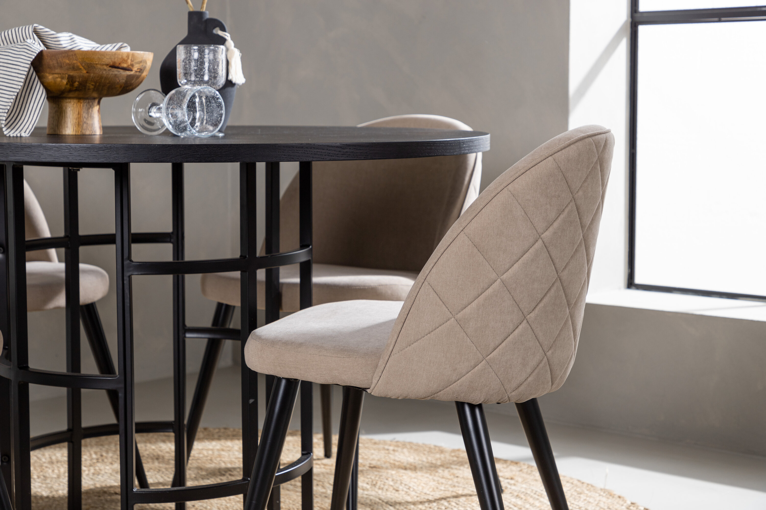 deLOHN Copenhagen, Velvet Kör alakú étkezőgarnitúra