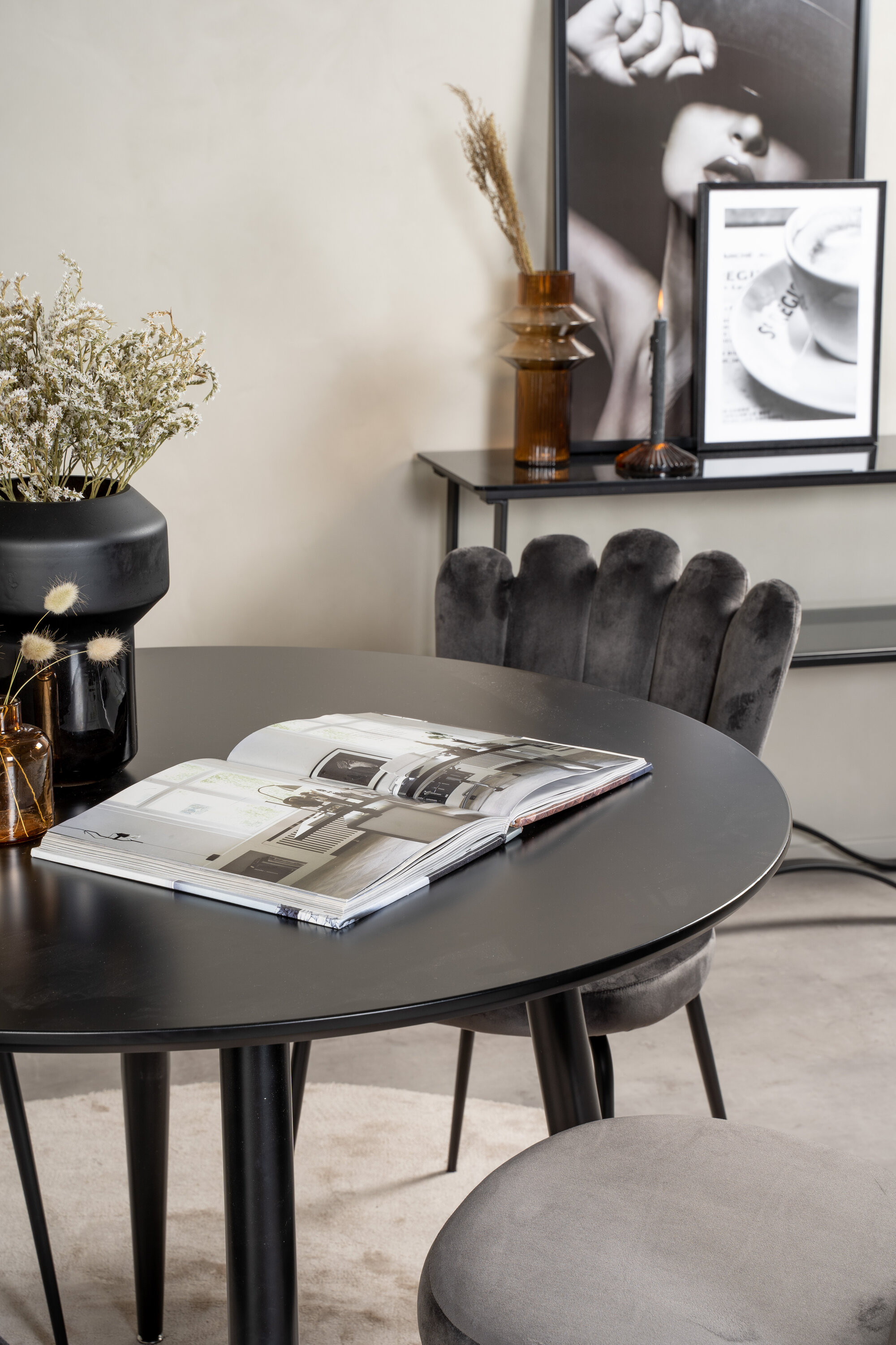 deLOHN Limhamn, Plaza Kör alakú étkezőgarnitúra