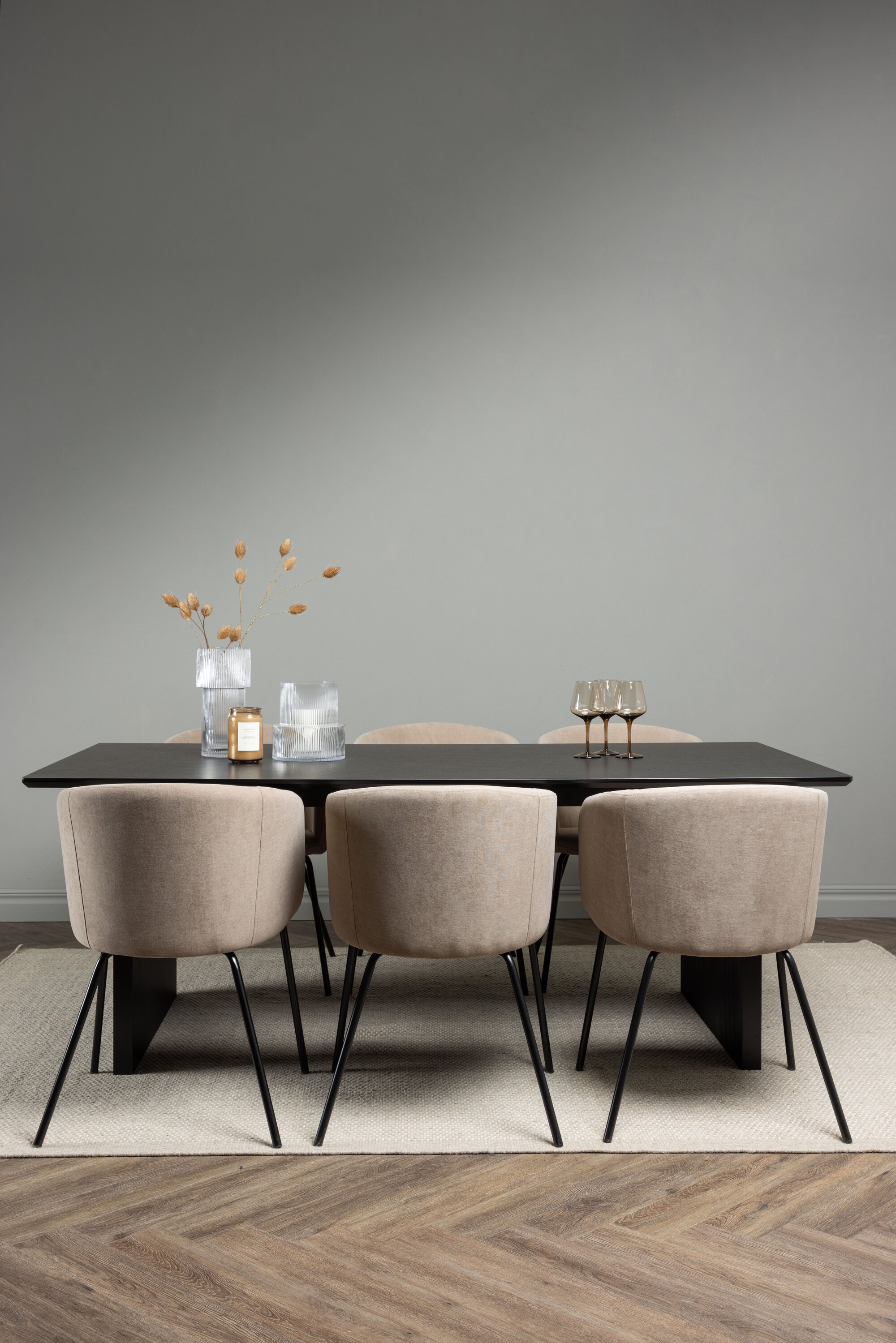 deLOHN Vail, Berit Téglalap alakú étkezőgarnitúra