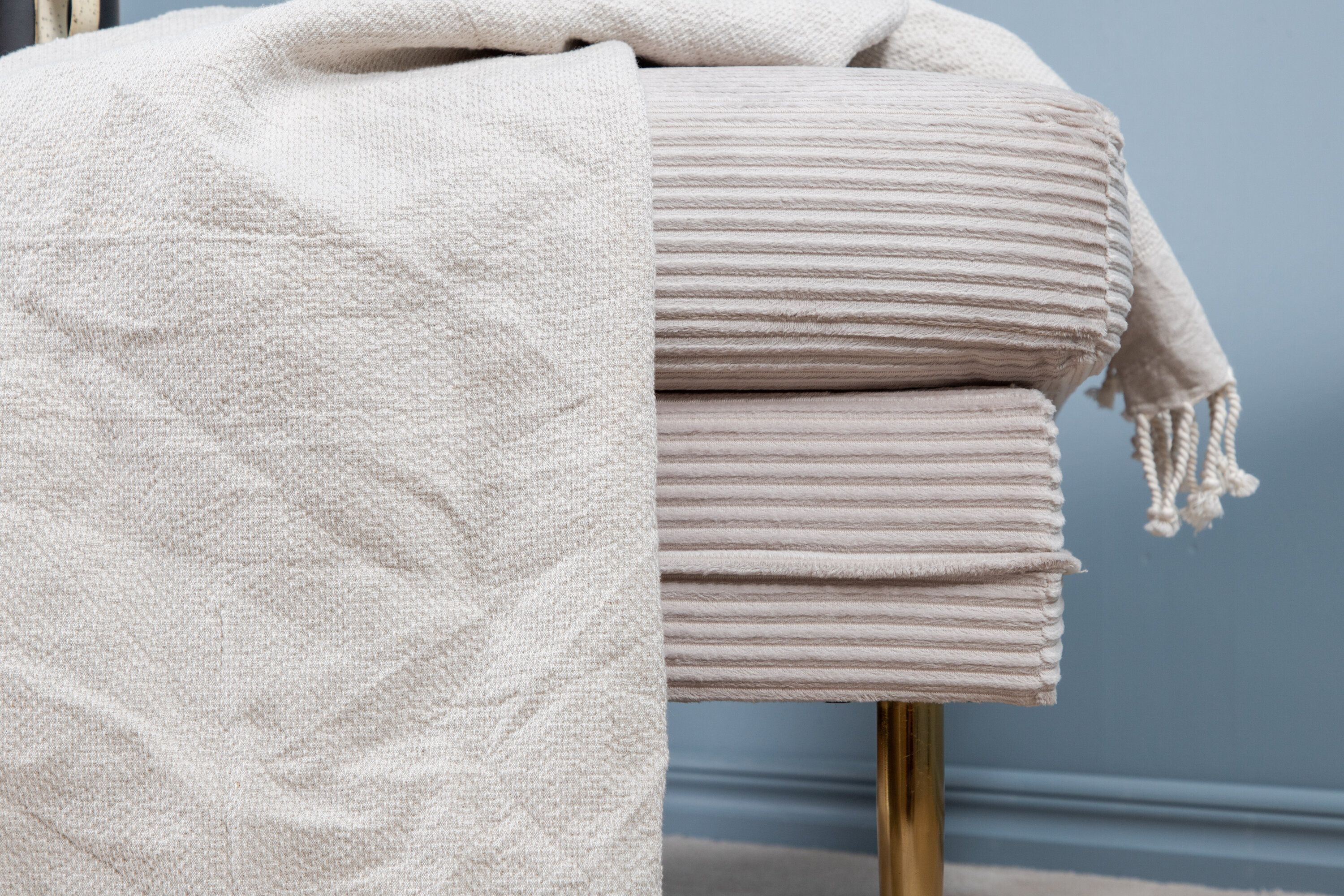 deLOHN Boom Lábtartós puff