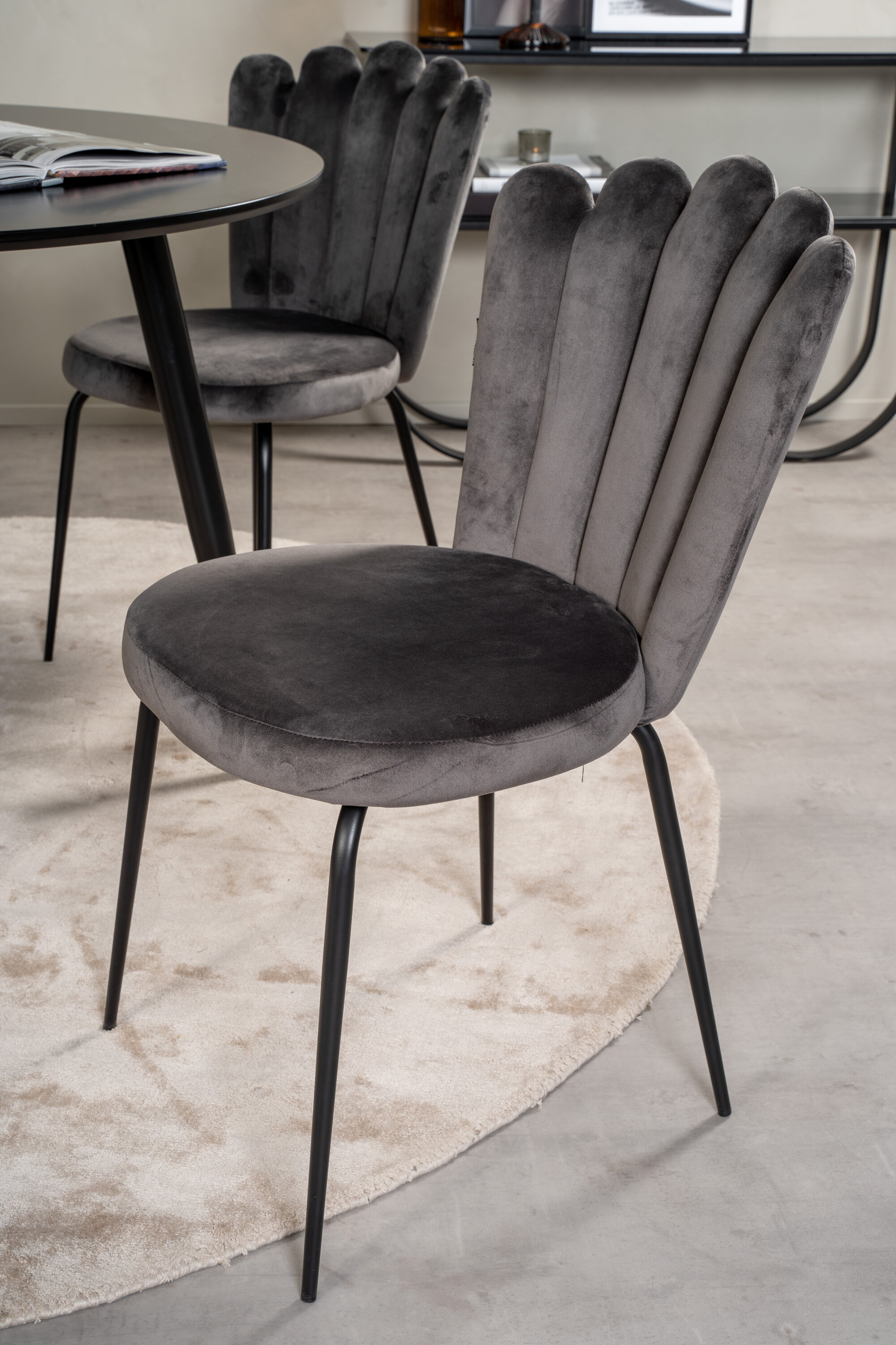 deLOHN Limhamn, Plaza Kör alakú étkezőgarnitúra