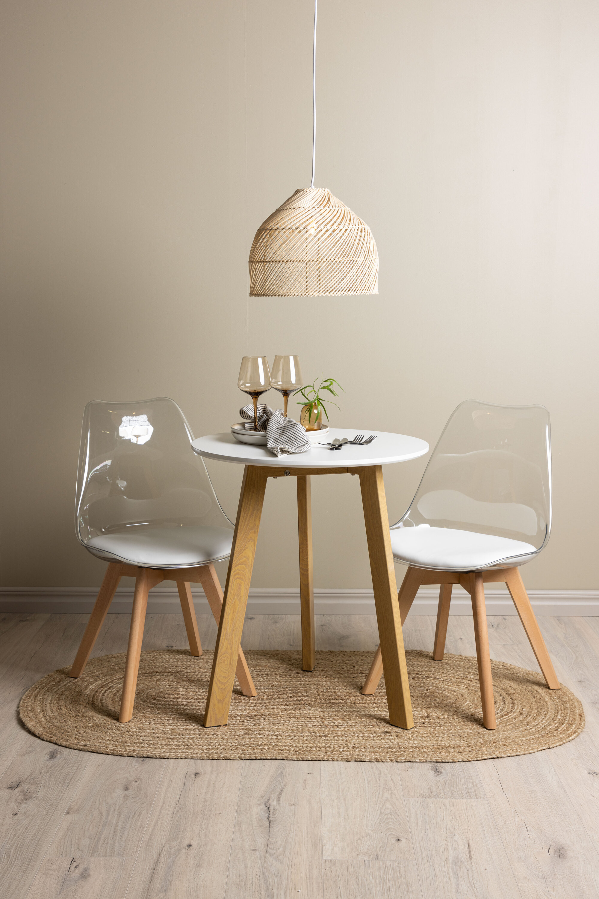 deLOHN Edvin Kör alakú étkezőgarnitúra deLOHN Edvin Kör alakú étkezőgarnitúra