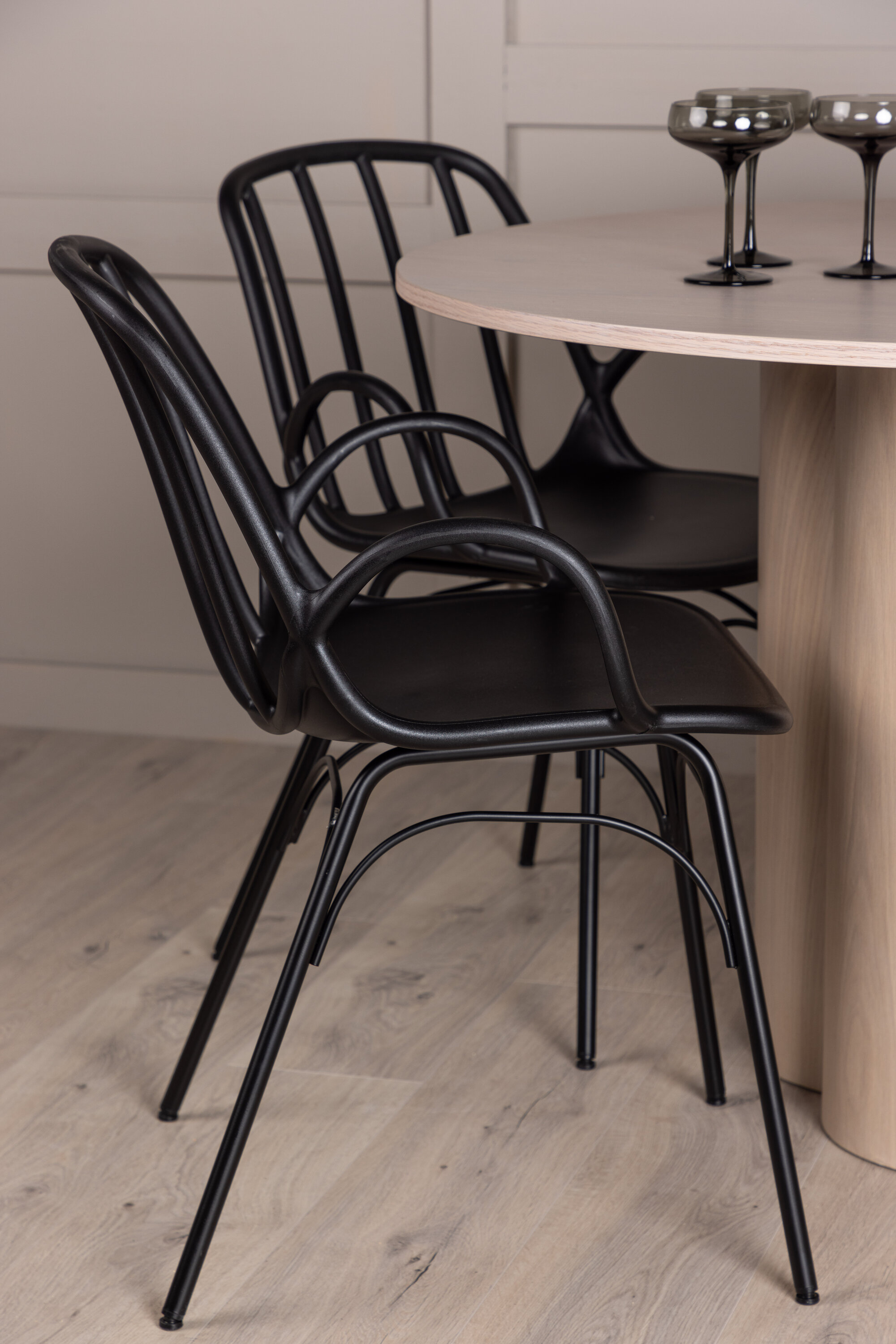 deLOHN Olivia, Dyrön Kör alakú étkezőgarnitúra