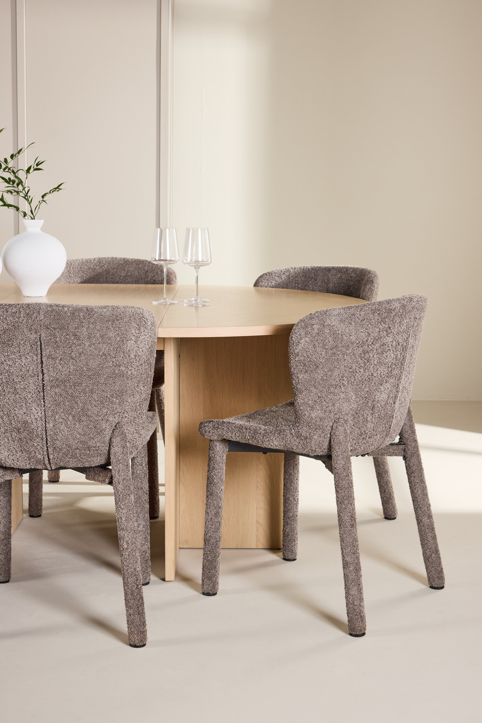 deLOHN Strada, Astoria Ovális étkezőgarnitúra deLOHN Strada, Astoria Ovális étkezőgarnitúra