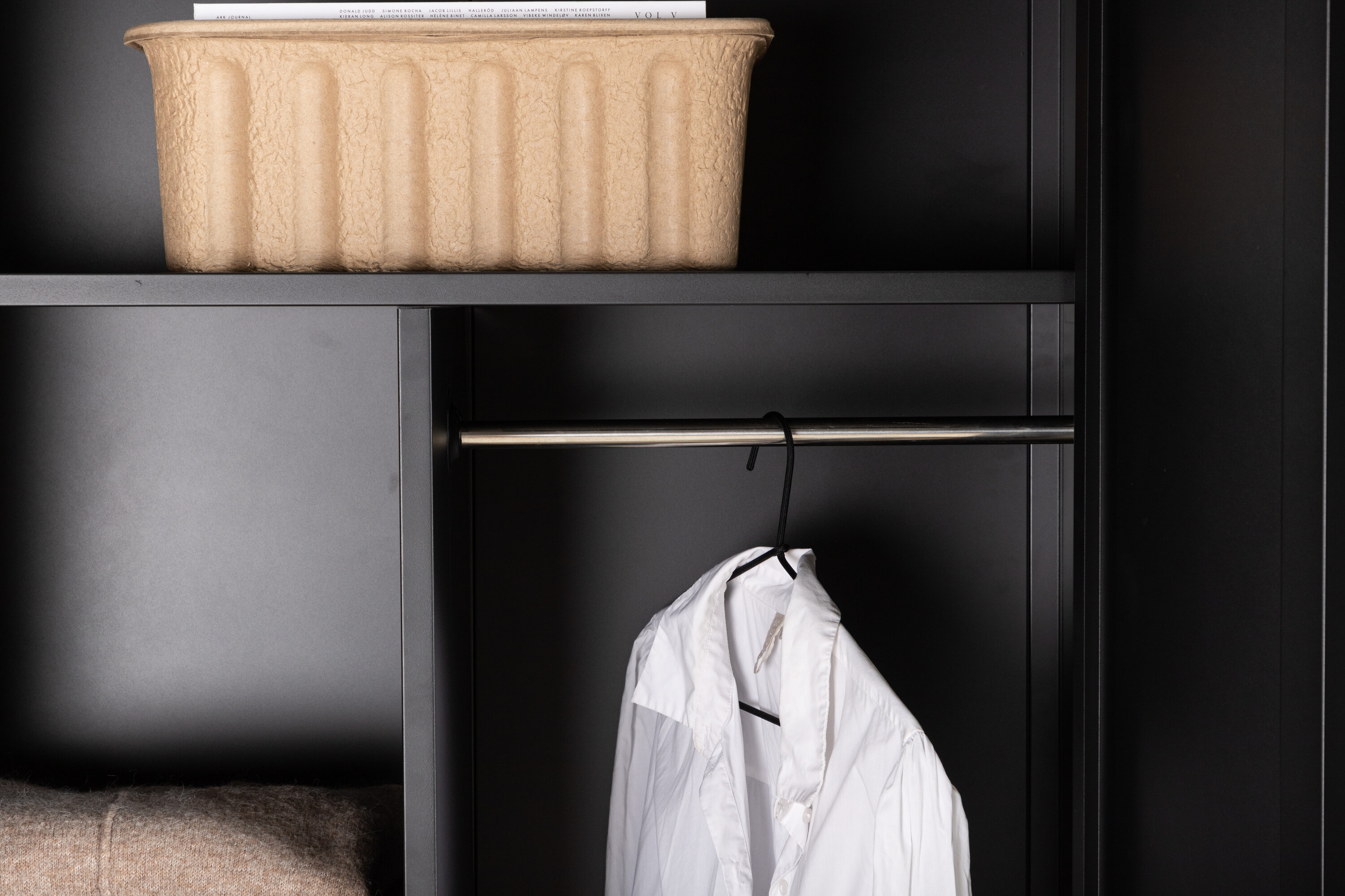 deLOHN Piring Gardrób