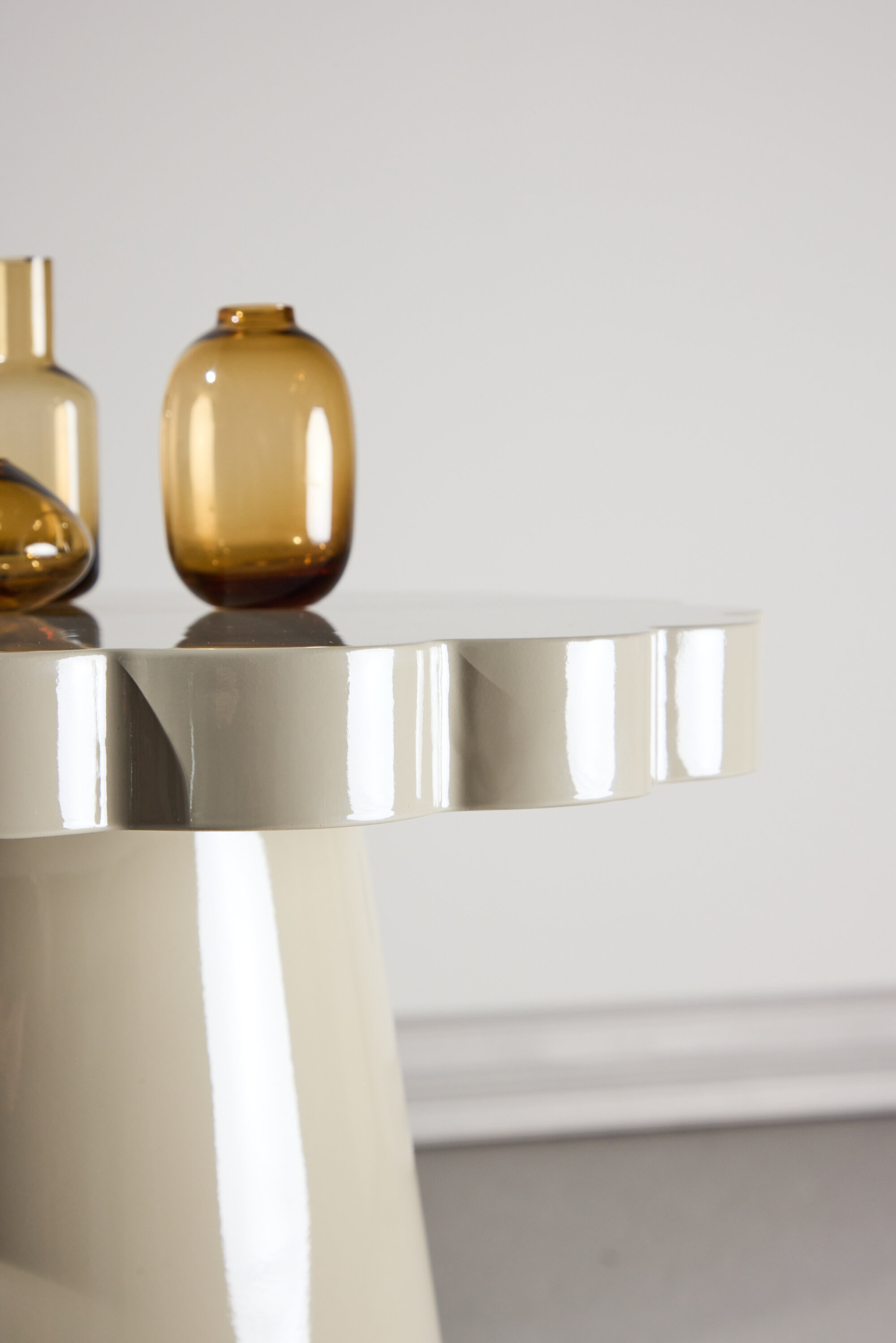 deLOHN Krull Kisasztal