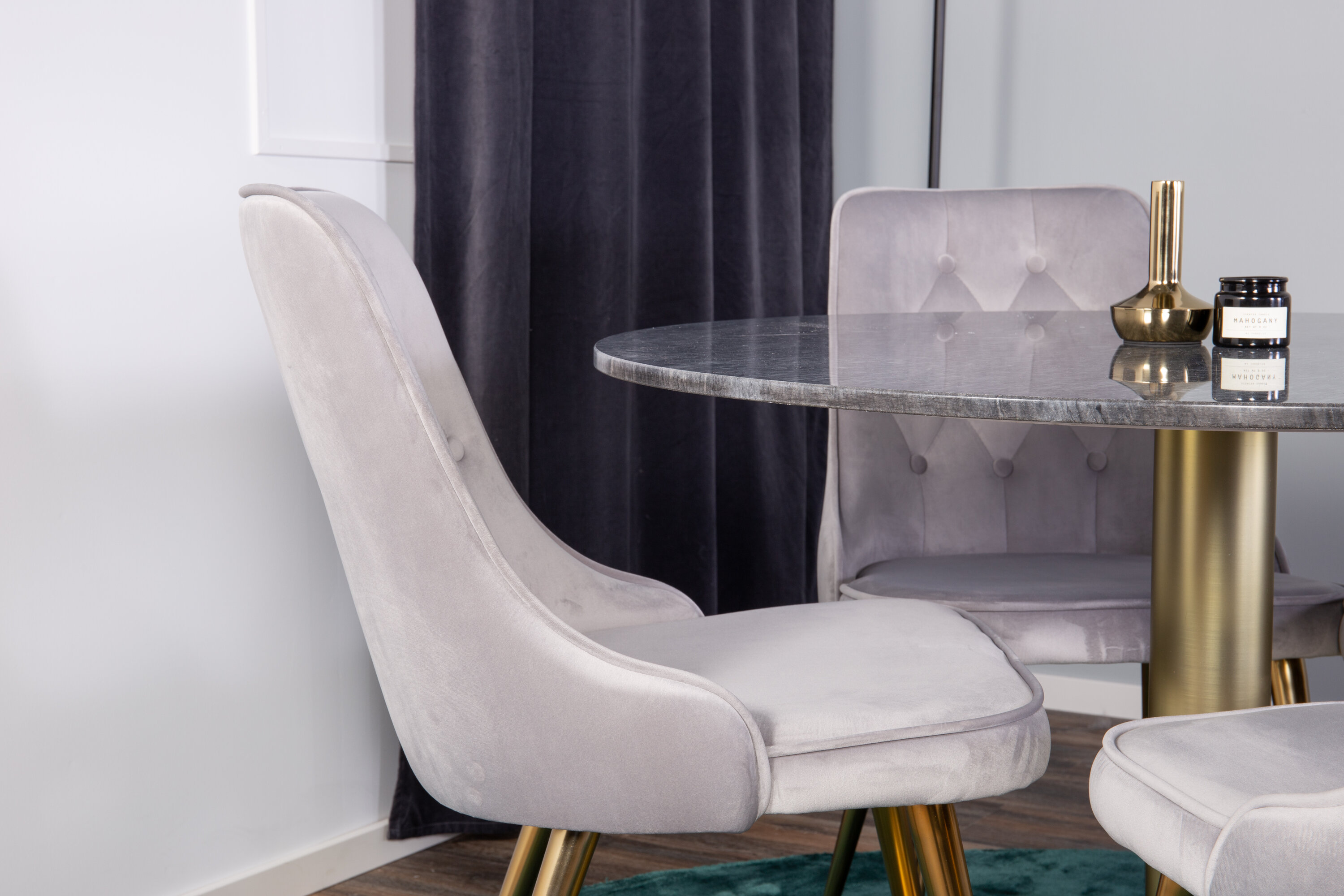 deLOHN Estelle, Velvet Deluxe Kör alakú étkezőgarnitúra deLOHN Estelle, Velvet Deluxe Kör alakú étkezőgarnitúra