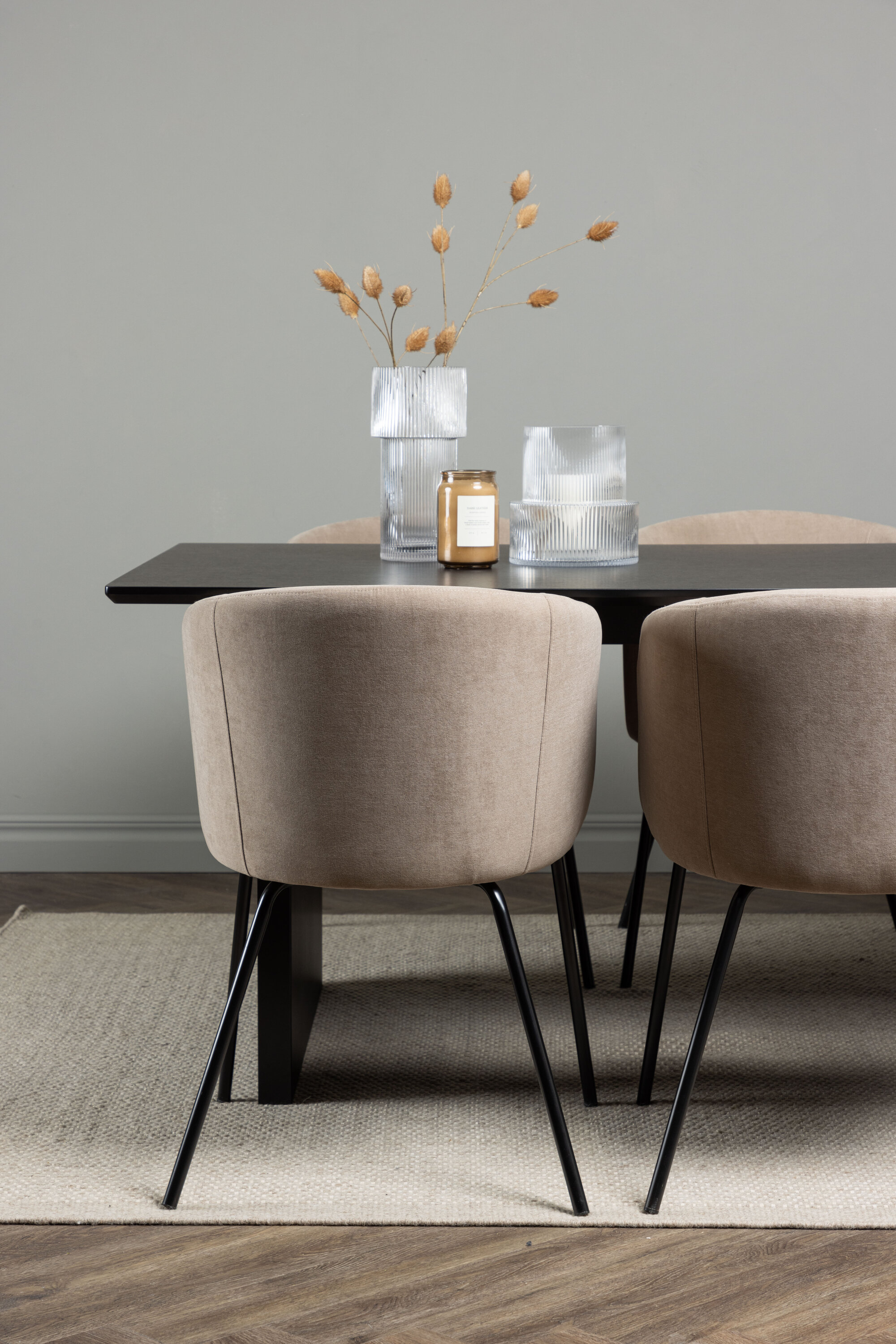 deLOHN Vail, Berit Téglalap alakú étkezőgarnitúra