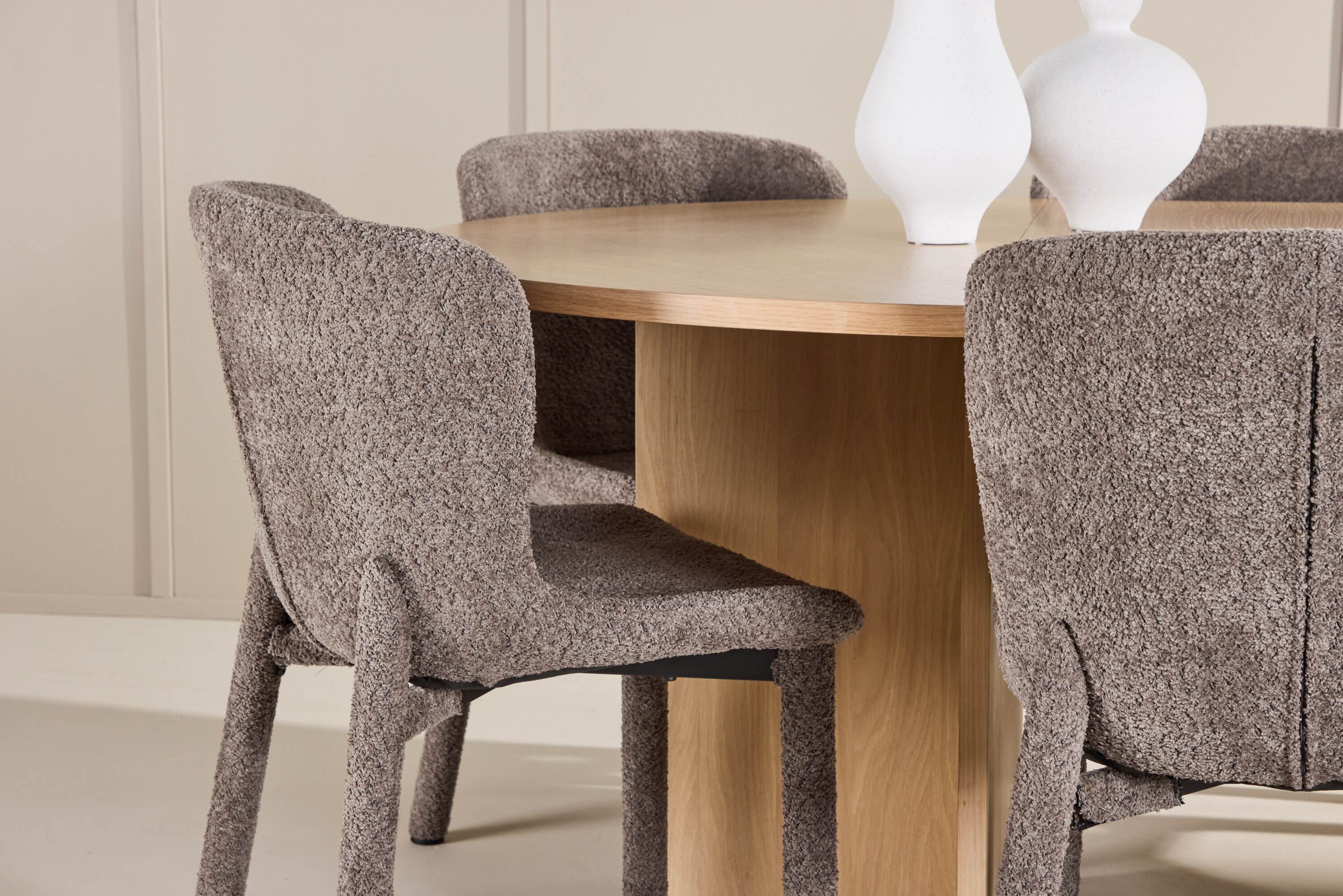 deLOHN Strada, Astoria Ovális étkezőgarnitúra deLOHN Strada, Astoria Ovális étkezőgarnitúra