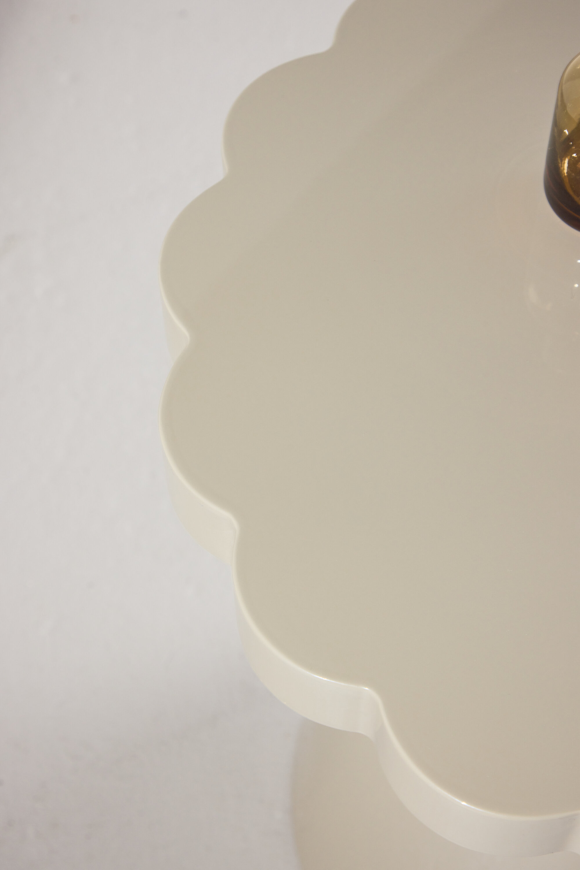 deLOHN Krull Kisasztal