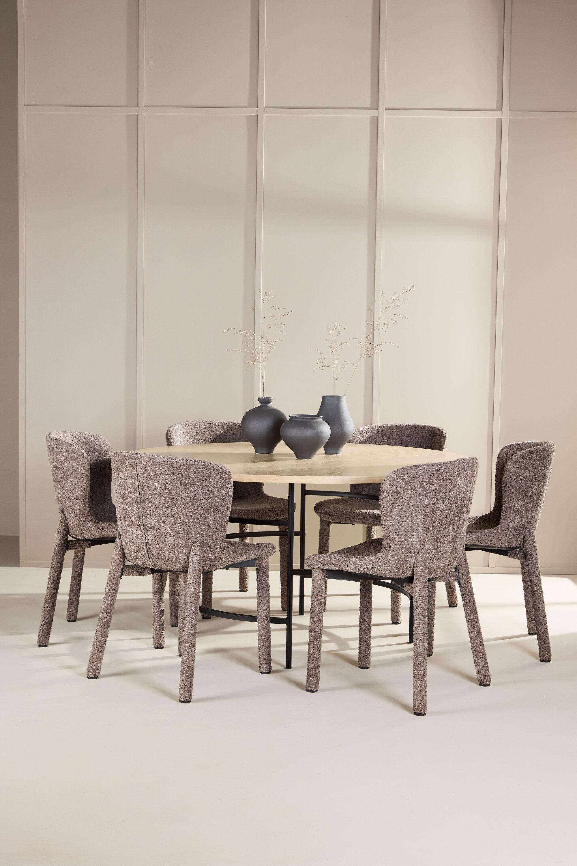 deLOHN Copenhagen, Astoria Kör alakú étkezőgarnitúra deLOHN Copenhagen, Astoria Kör alakú étkezőgarnitúra