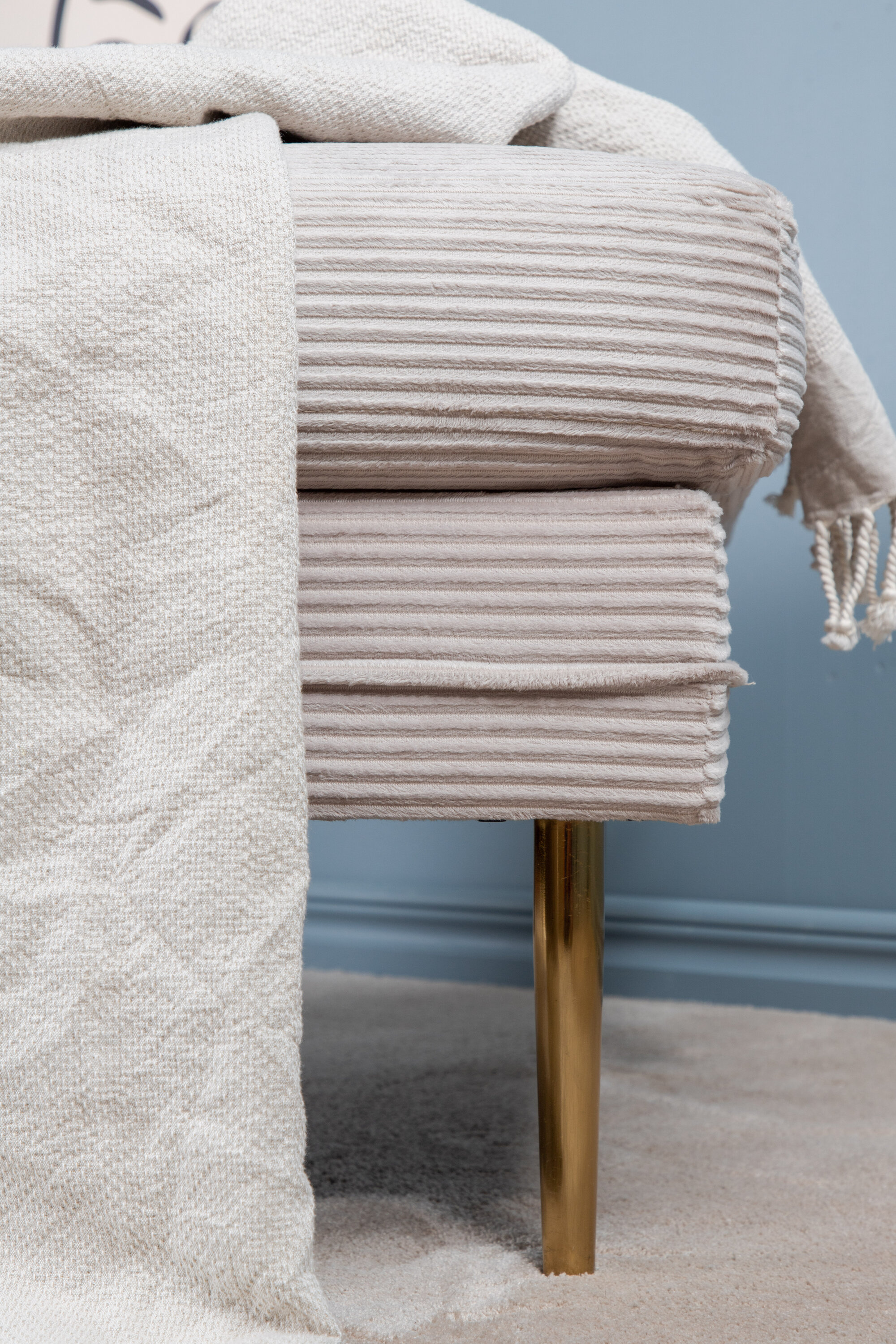 deLOHN Boom Lábtartós puff