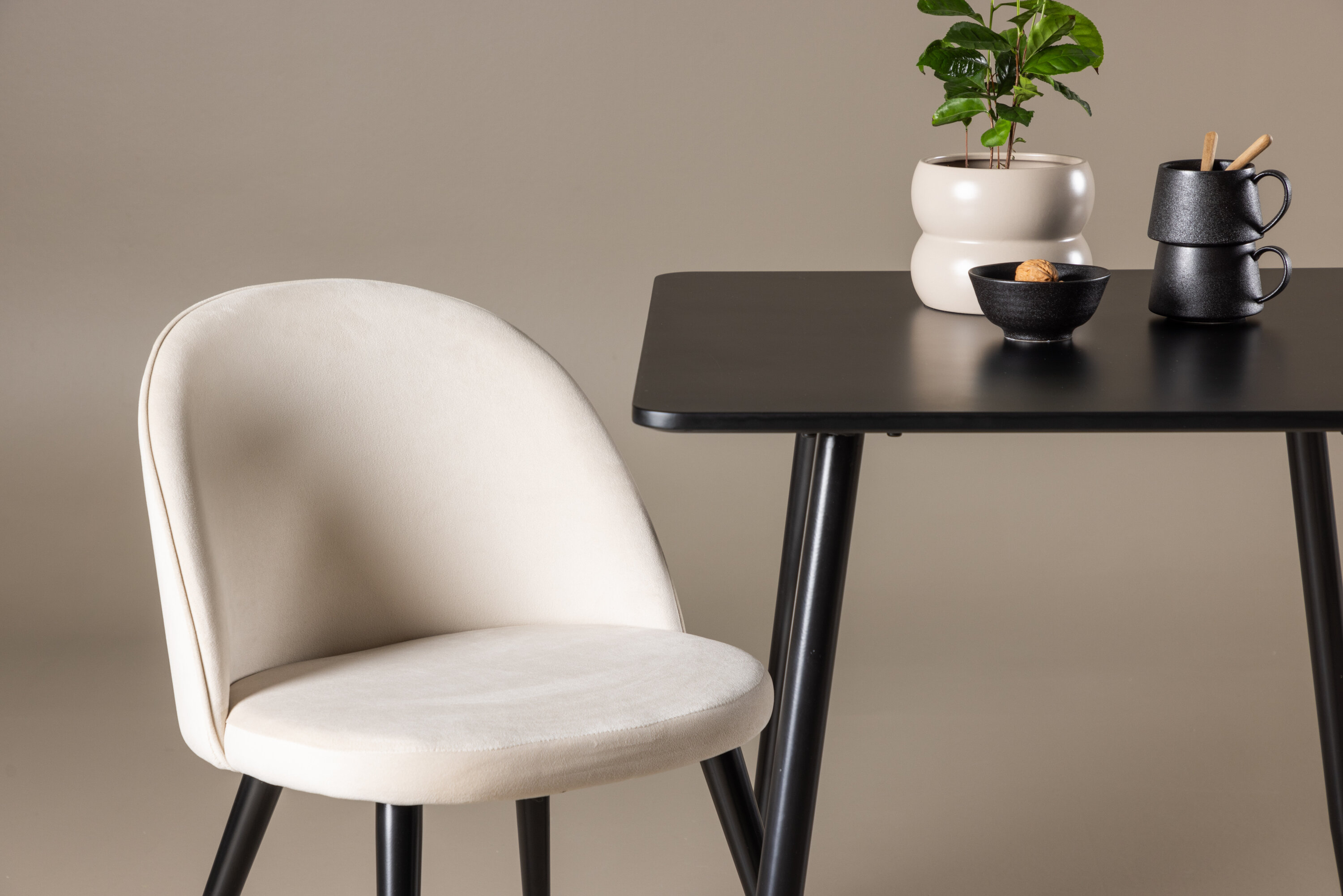 deLOHN Polar, Velvet Téglalap alakú étkezőgarnitúra deLOHN Polar, Velvet Téglalap alakú étkezőgarnitúra