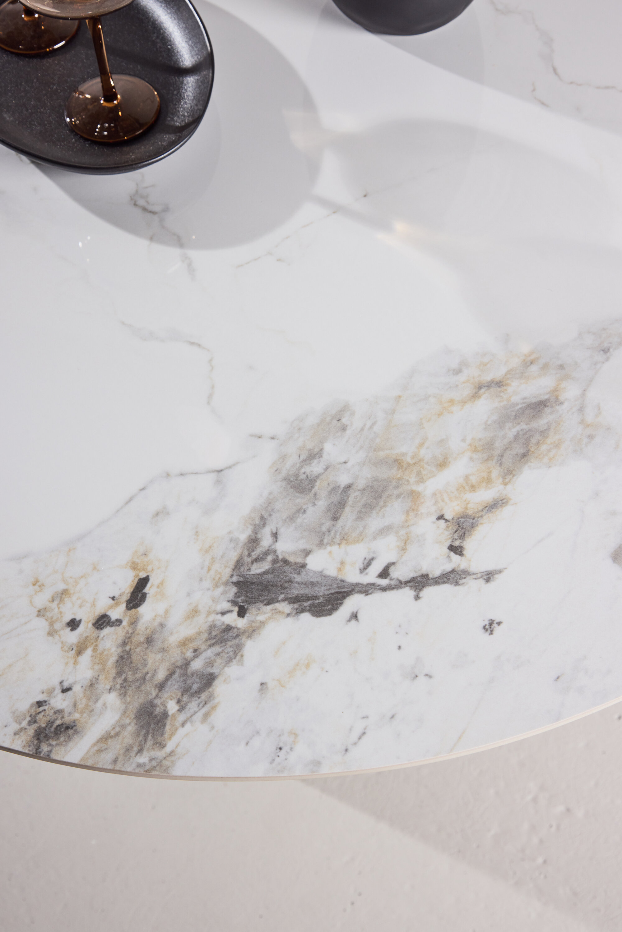 deLOHN Bootcut Kerek étkezőasztal