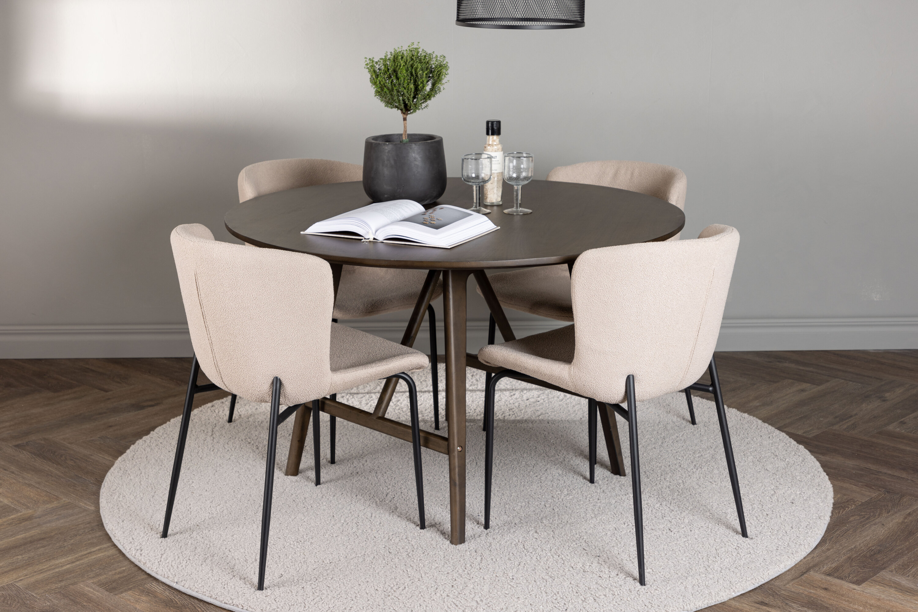 deLOHN Modesto Kör alakú étkezőgarnitúra deLOHN Modesto Kör alakú étkezőgarnitúra