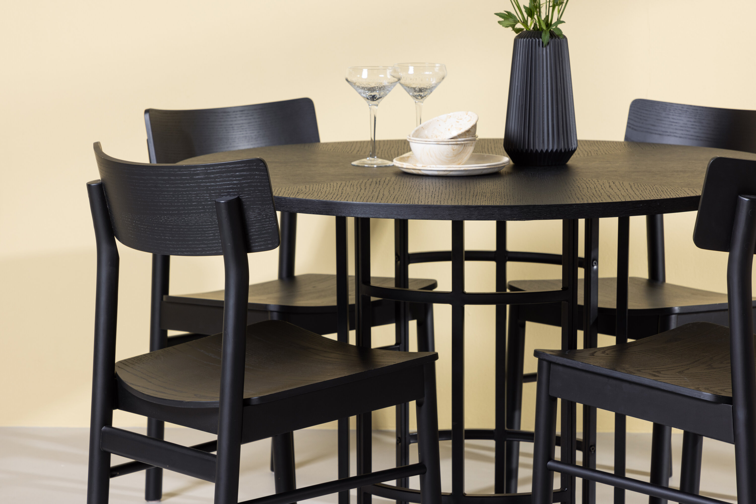 deLOHN Copenhagen, Montros Kör alakú étkezőgarnitúra