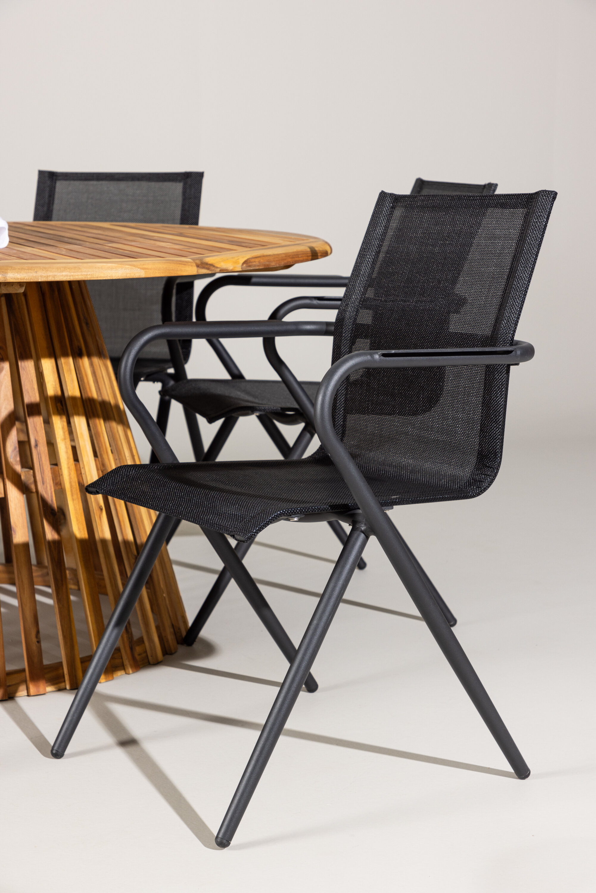 deLOHN Tucumán, Alina Étkezőgarnitúra