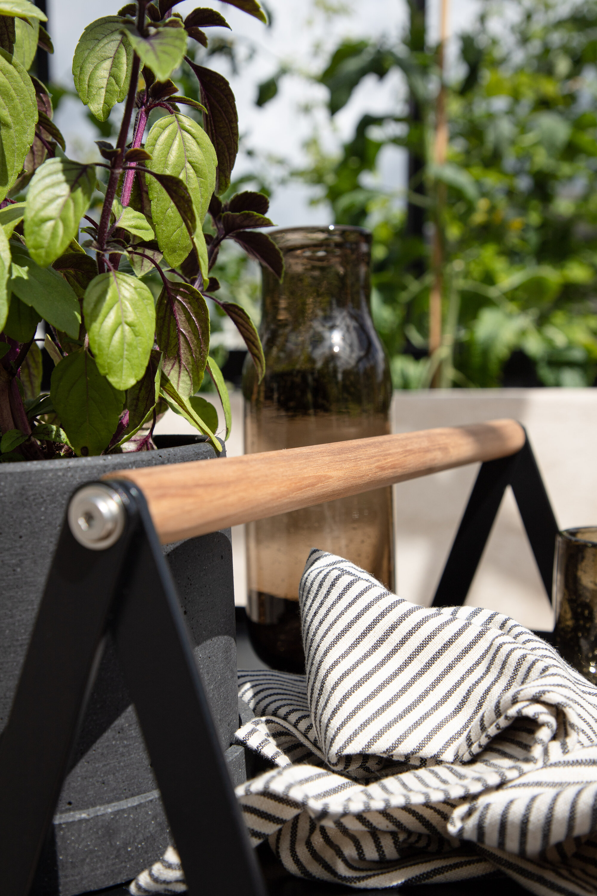 deLOHN Clarin Kisasztal