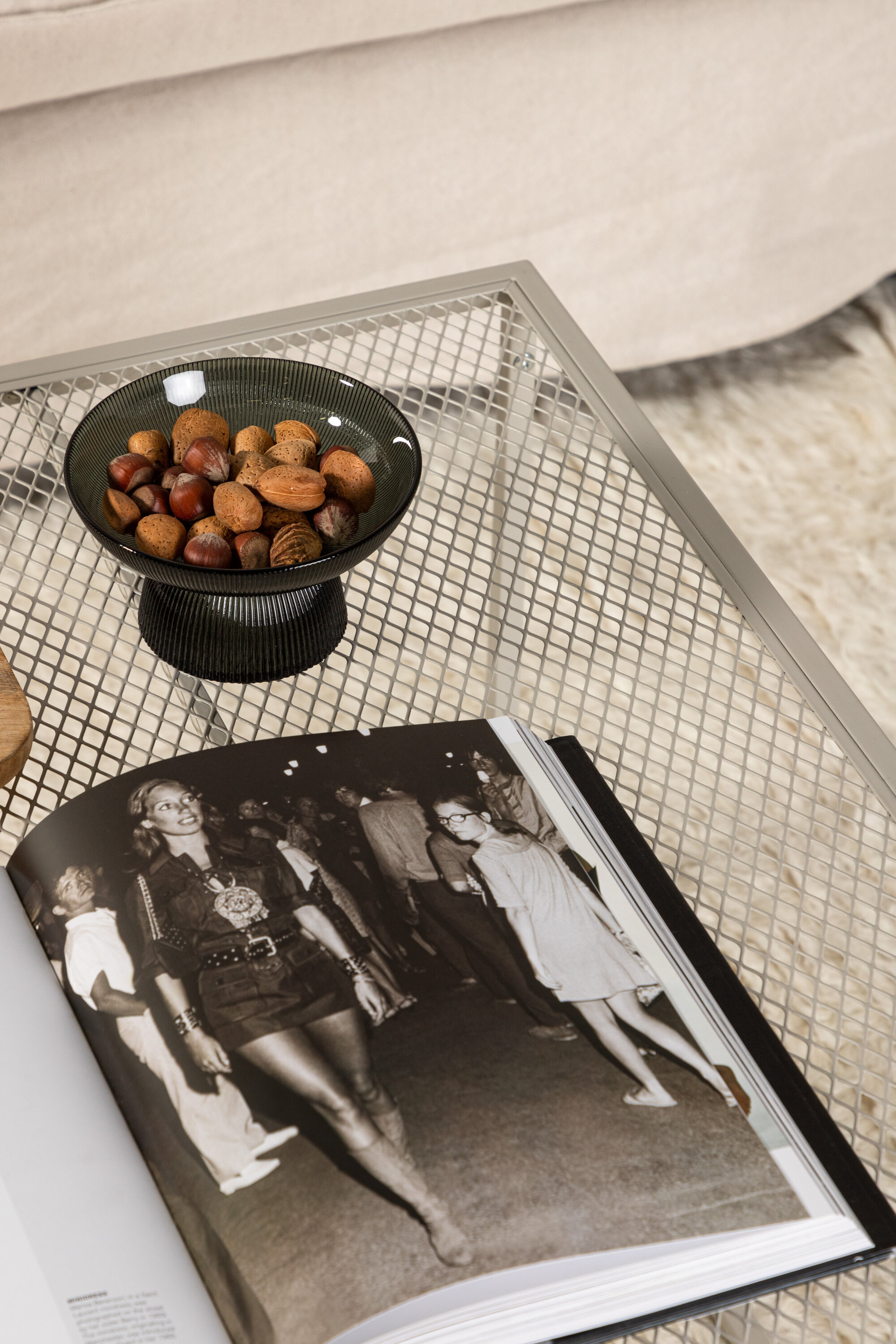 deLOHN Netz Dohányzóasztal